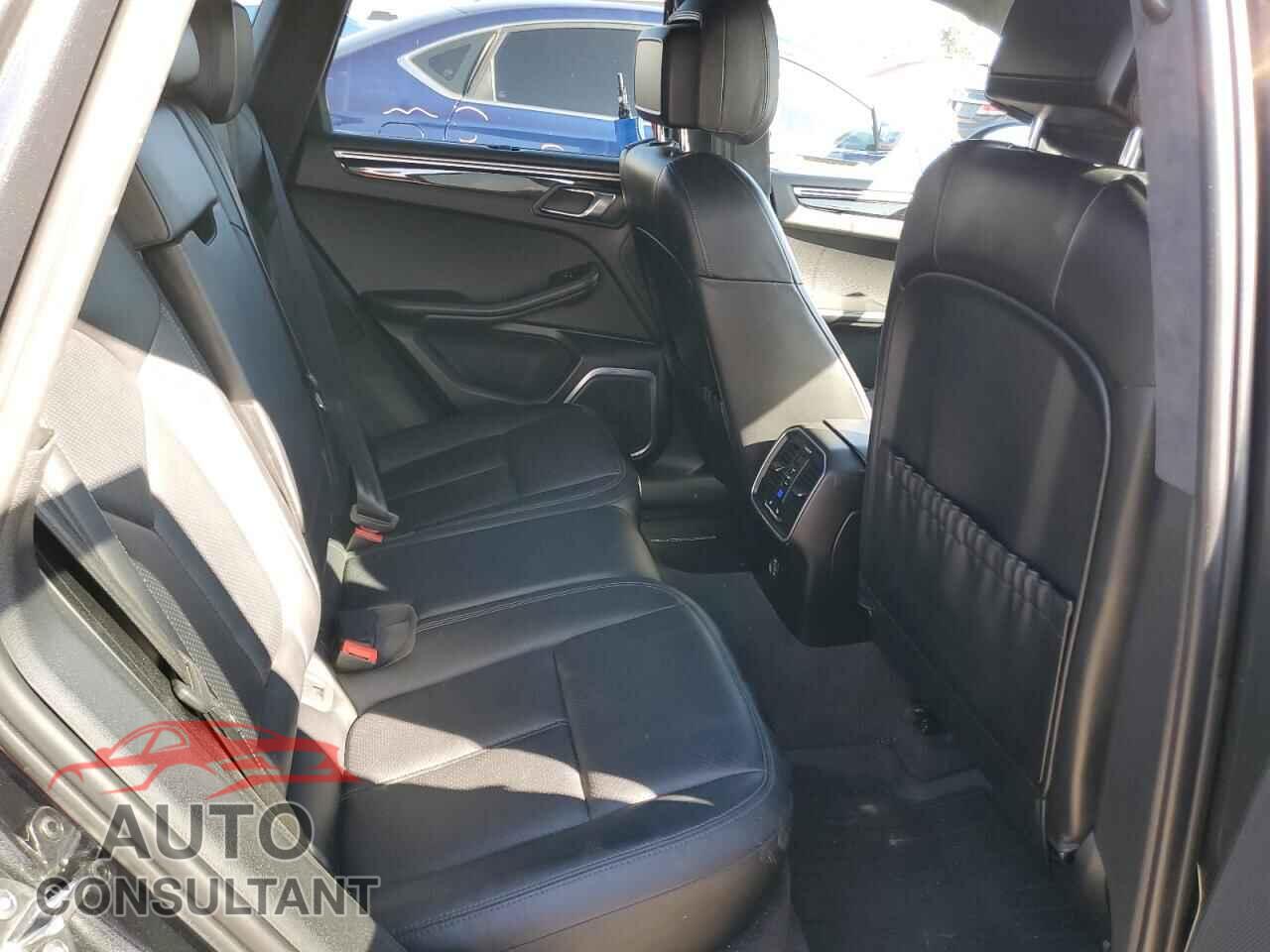 PORSCHE MACAN 2017 - WP1AF2A52HLB62164