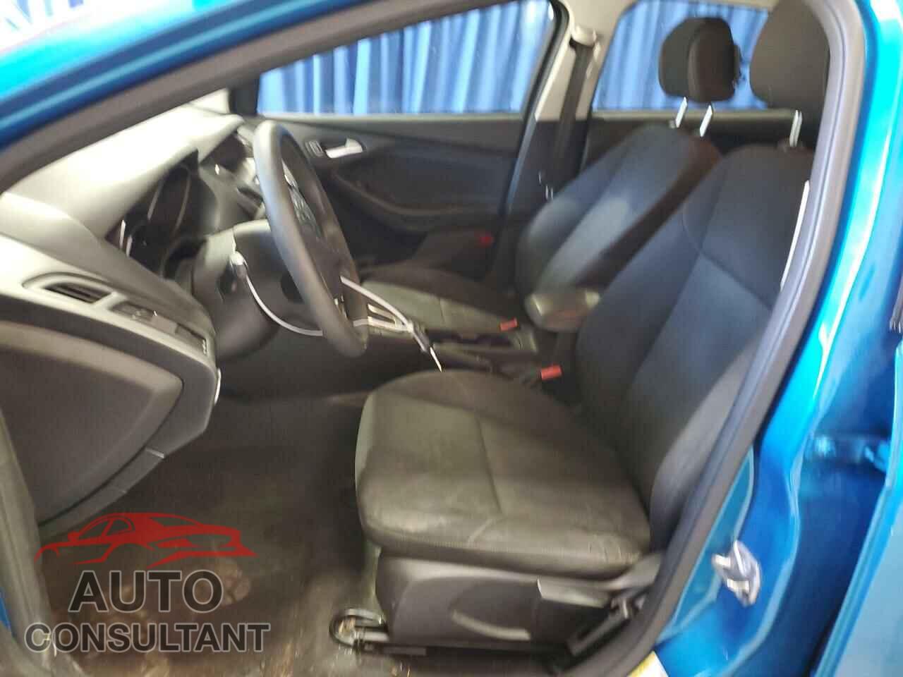 FORD FOCUS 2015 - 1FADP3K23FL282600
