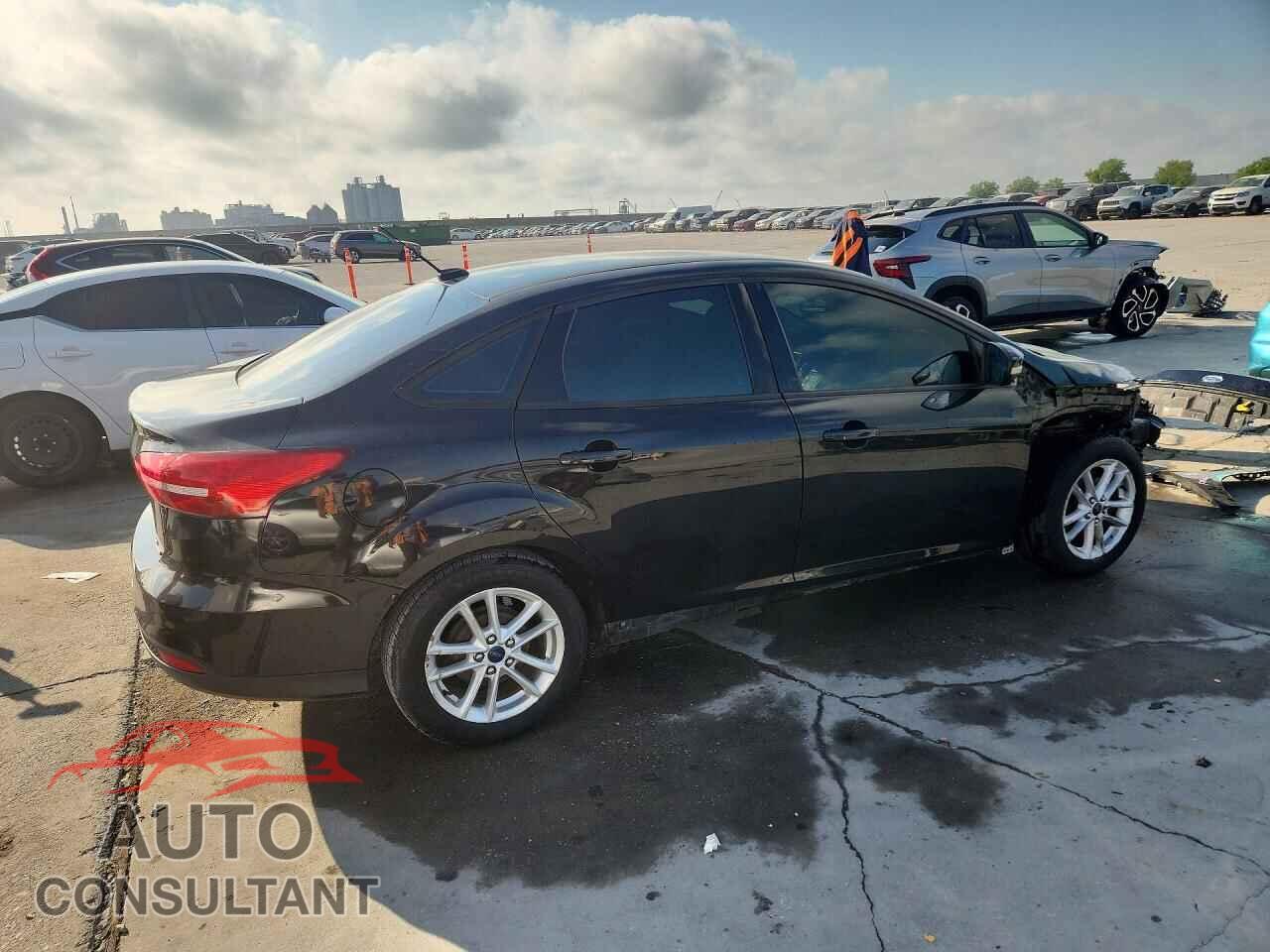 FORD FOCUS 2015 - 1FADP3F22FL340920