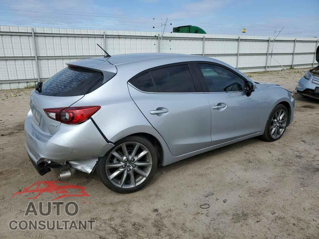 MAZDA 3 2018 - 3MZBN1L31JM162916