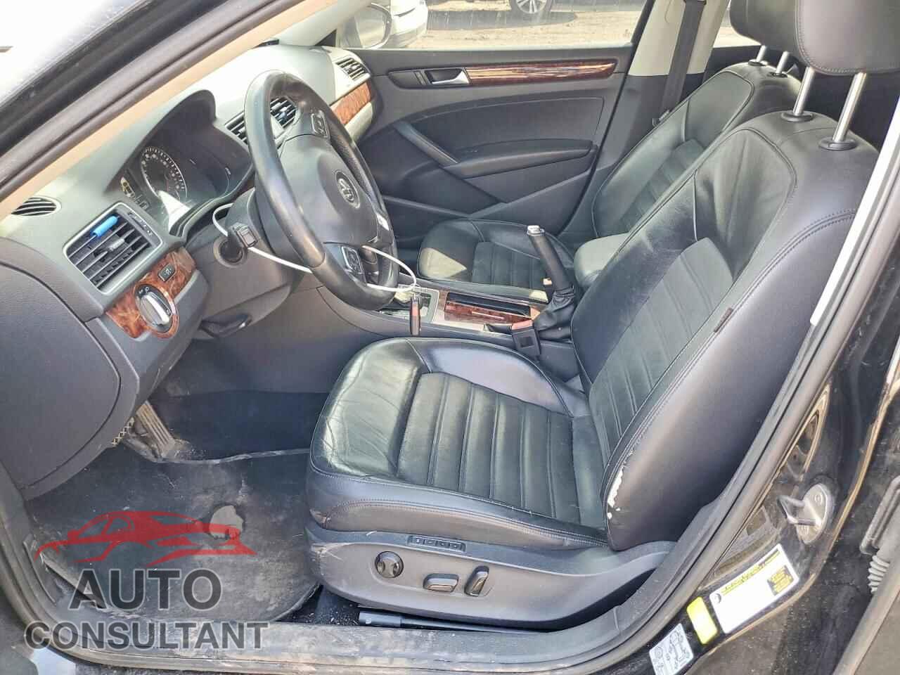 VOLKSWAGEN PASSAT 2012 - 1VWCP7A37CC088409