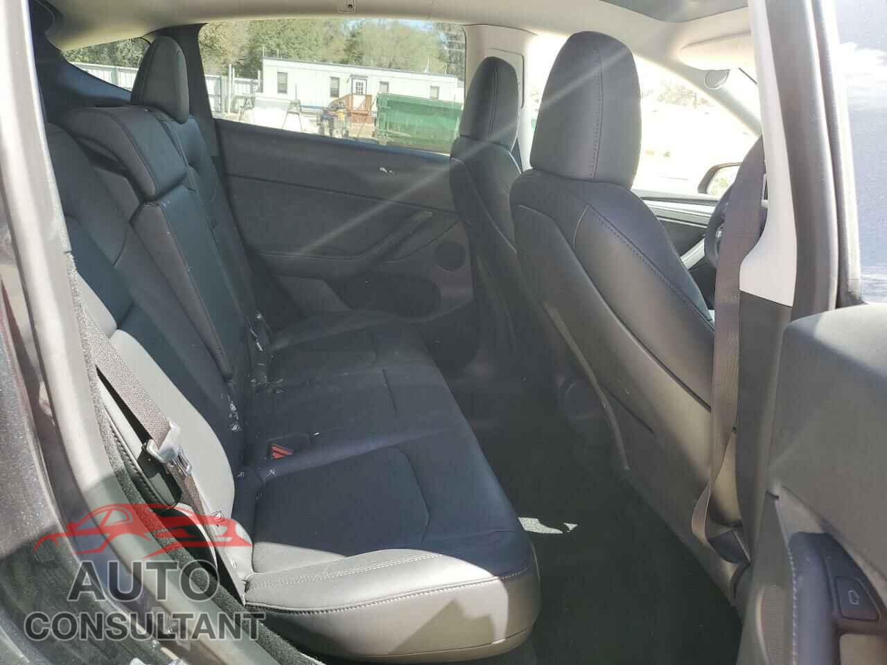 TESLA MODEL Y 2024 - 7SAYGDED5RF210256