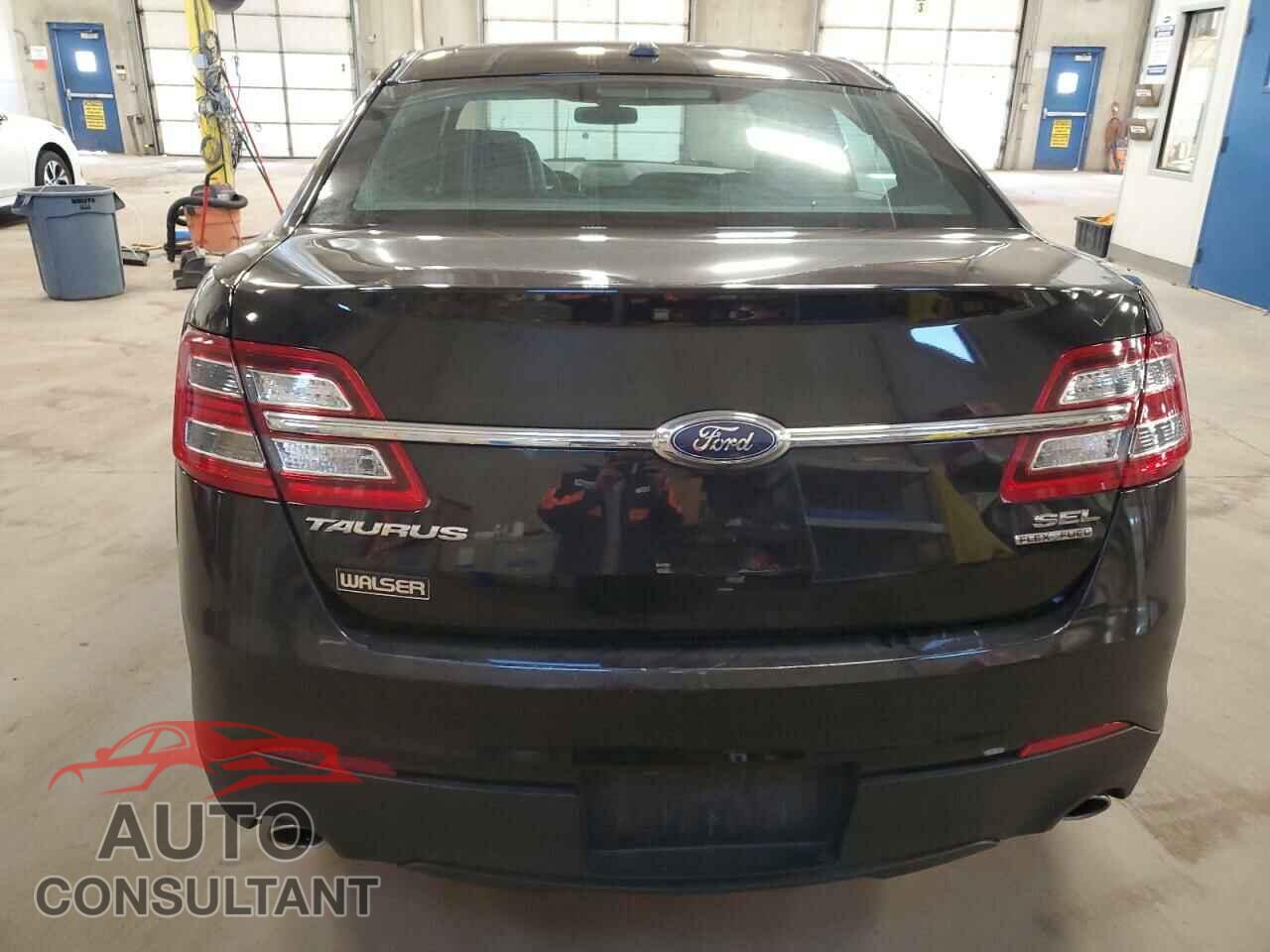 FORD TAURUS 2017 - 1FAHP2E82HG120058