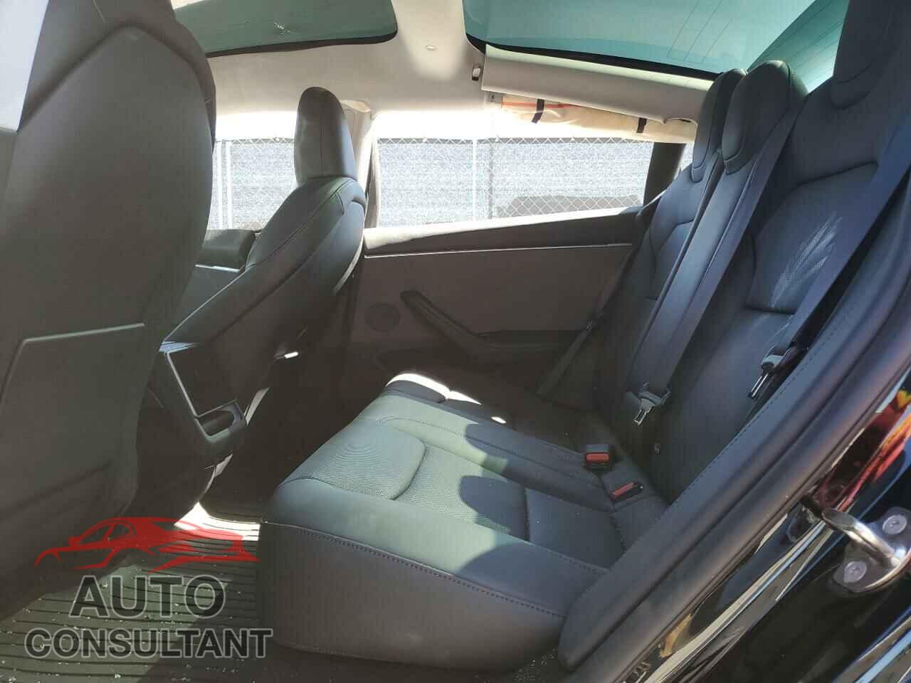 TESLA MODEL 3 2024 - 5YJ3E1EA7RF747485