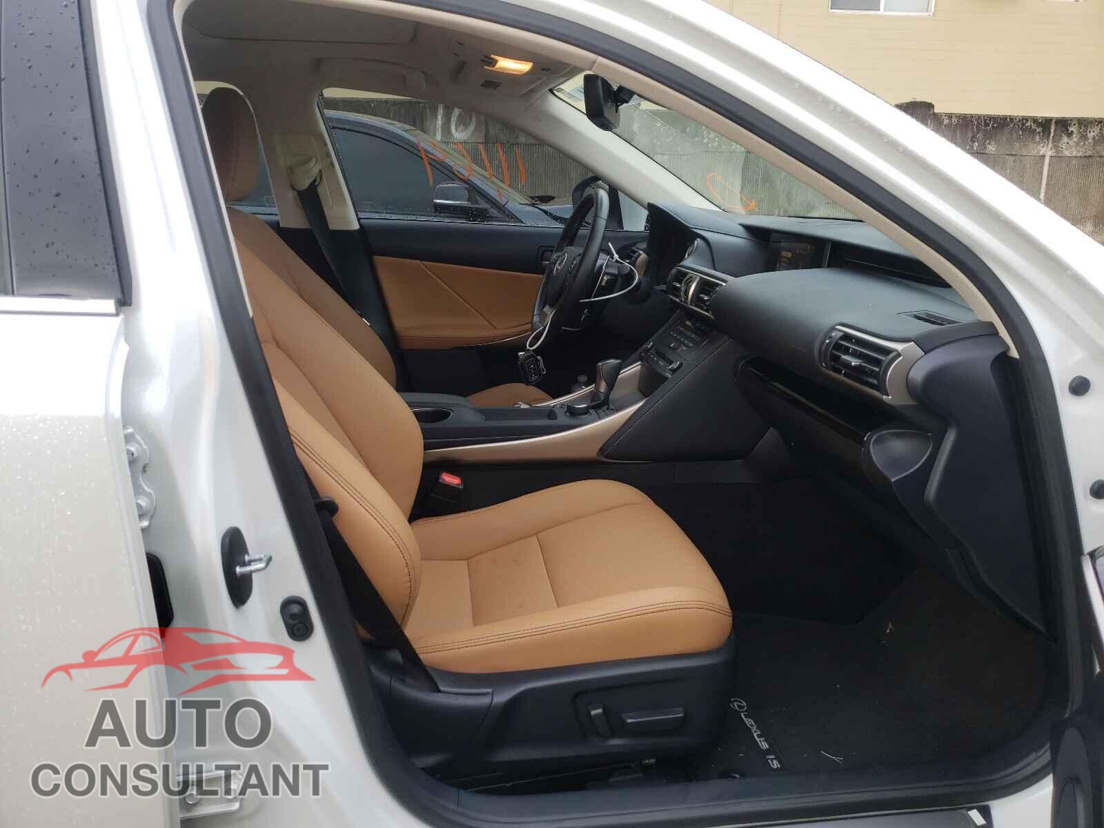 LEXUS IS 2020 - JTHAA1D21L5102710