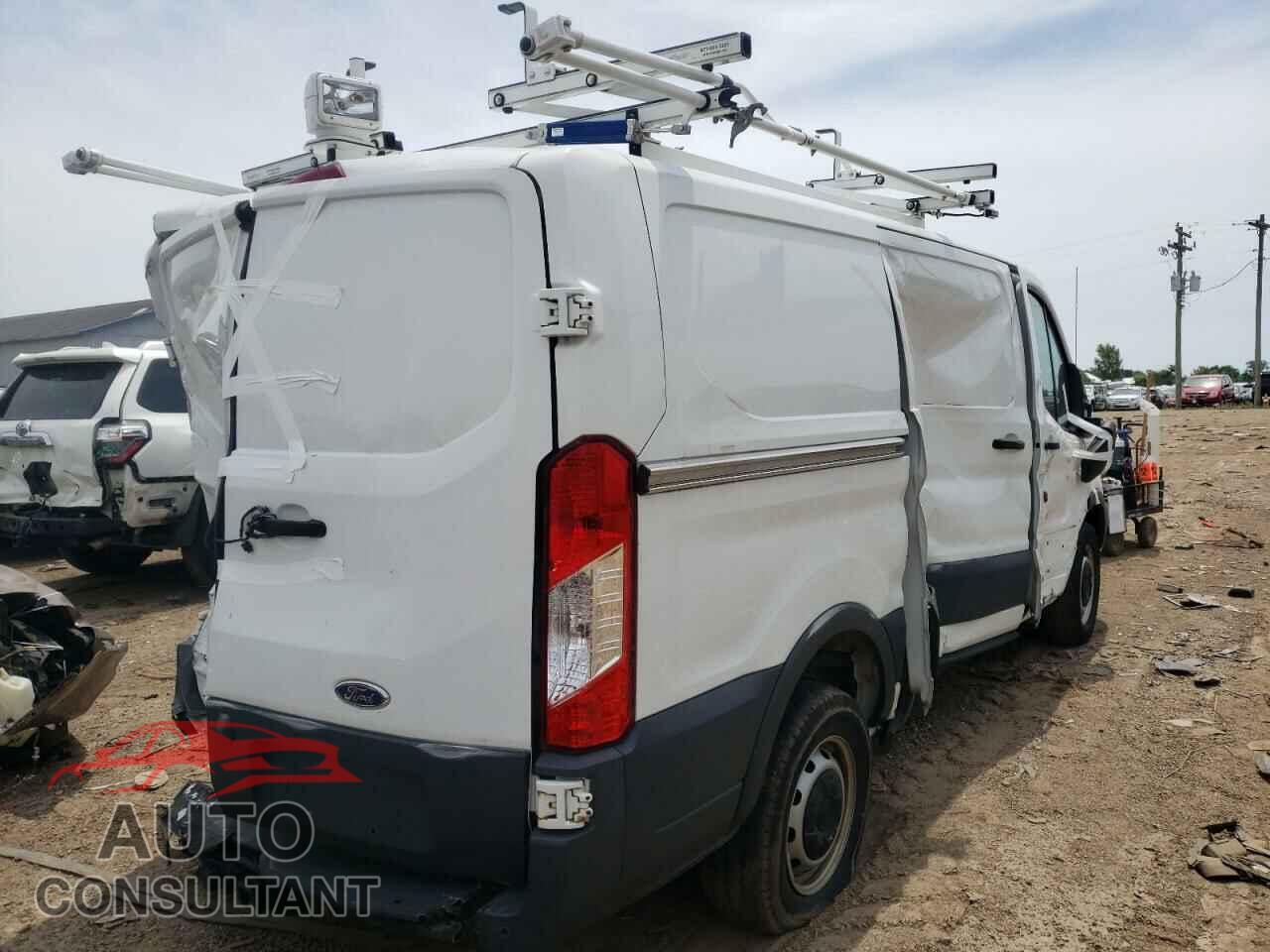 FORD TRANSIT CO 2017 - 1FTYR1YM1HKB19293
