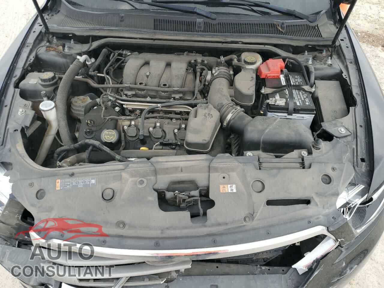 FORD TAURUS 2018 - 1FAHP2E84JG105549