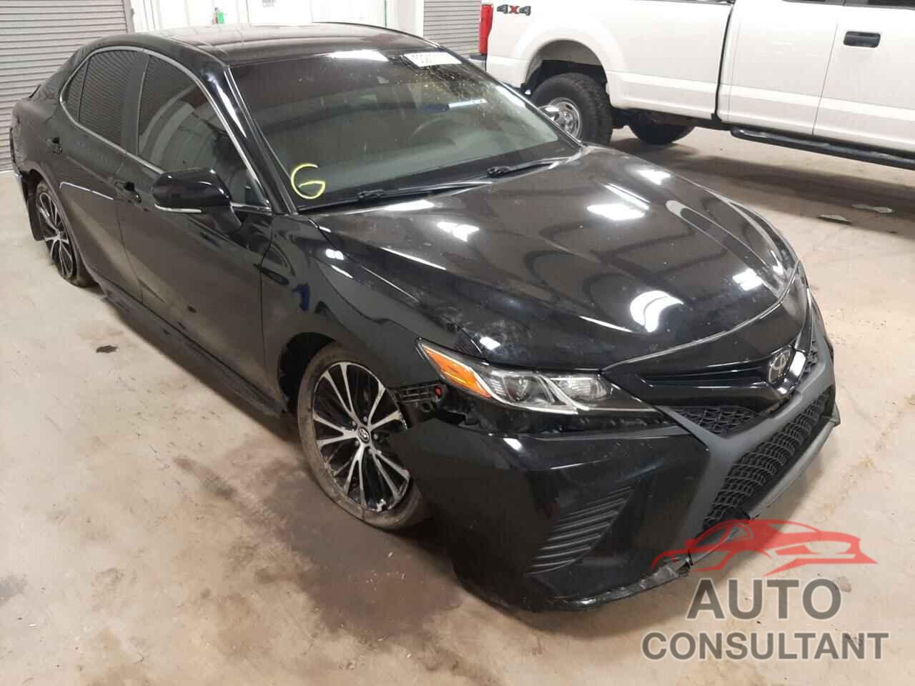 TOYOTA CAMRY 2018 - 4T1B11HK2JU661410