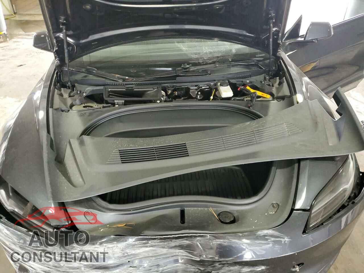 TESLA MODEL 3 2024 - 5YJ3E1EA7RF872695