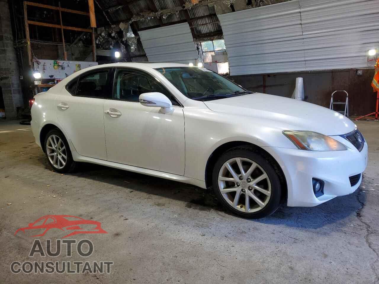 LEXUS IS 2011 - JTHCF5C21B5050044