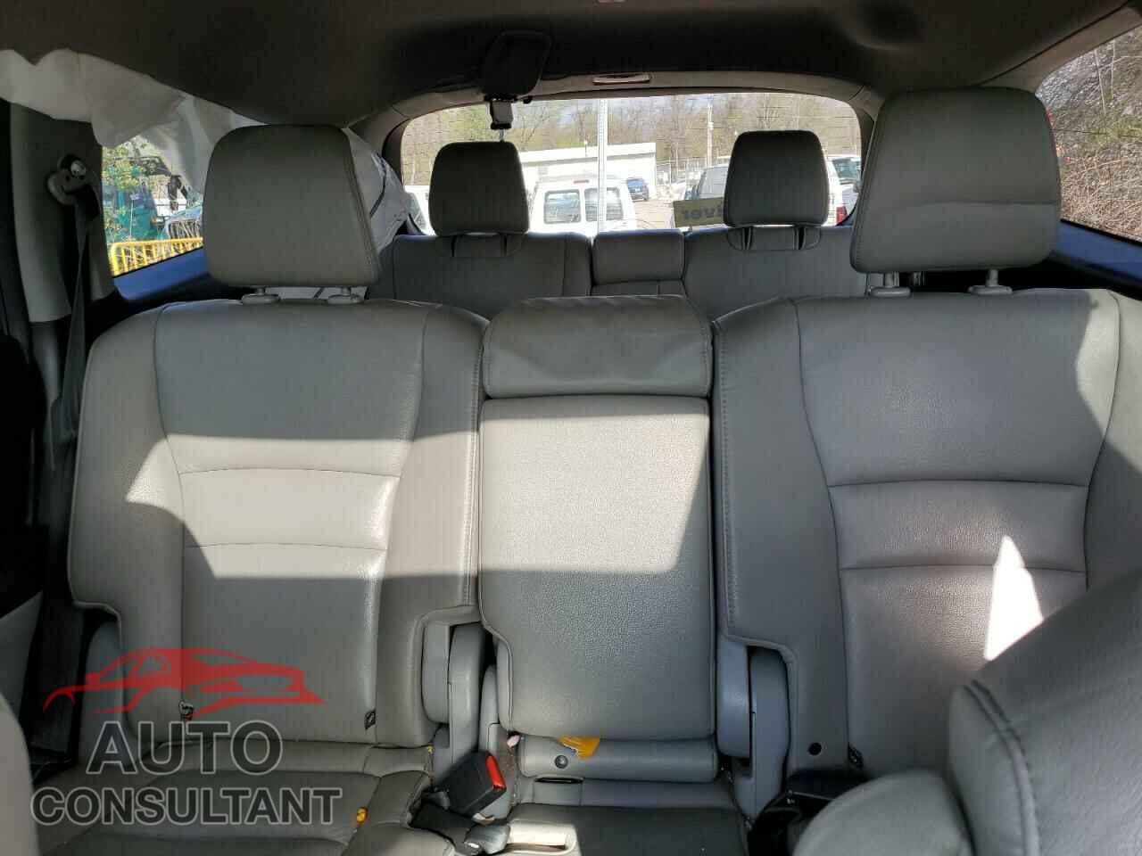 HONDA PILOT 2017 - 5FNYF6H94HB048329