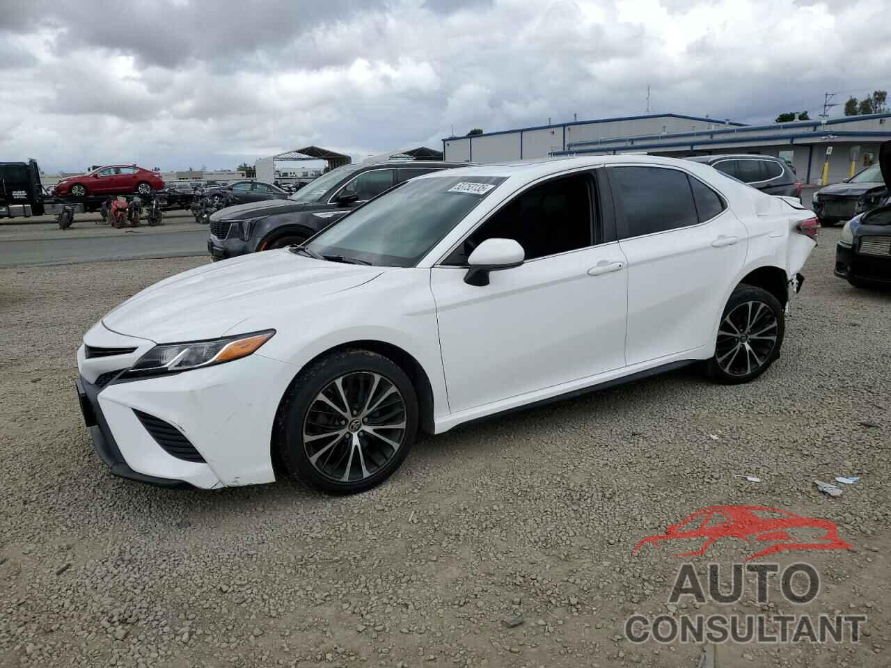 TOYOTA CAMRY 2018 - 4T1B11HK6JU666271