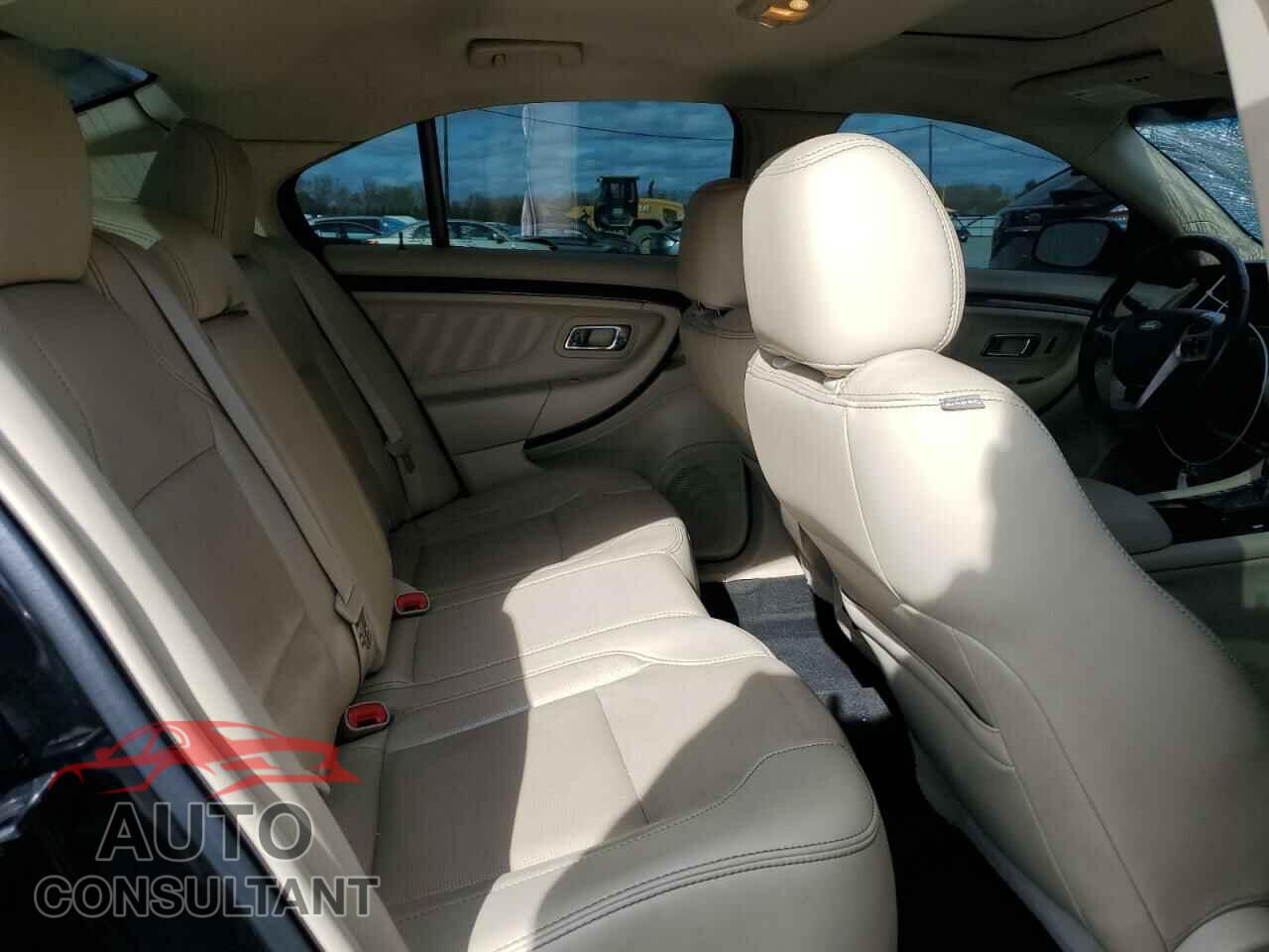 FORD TAURUS 2018 - 1FAHP2F89JG119977