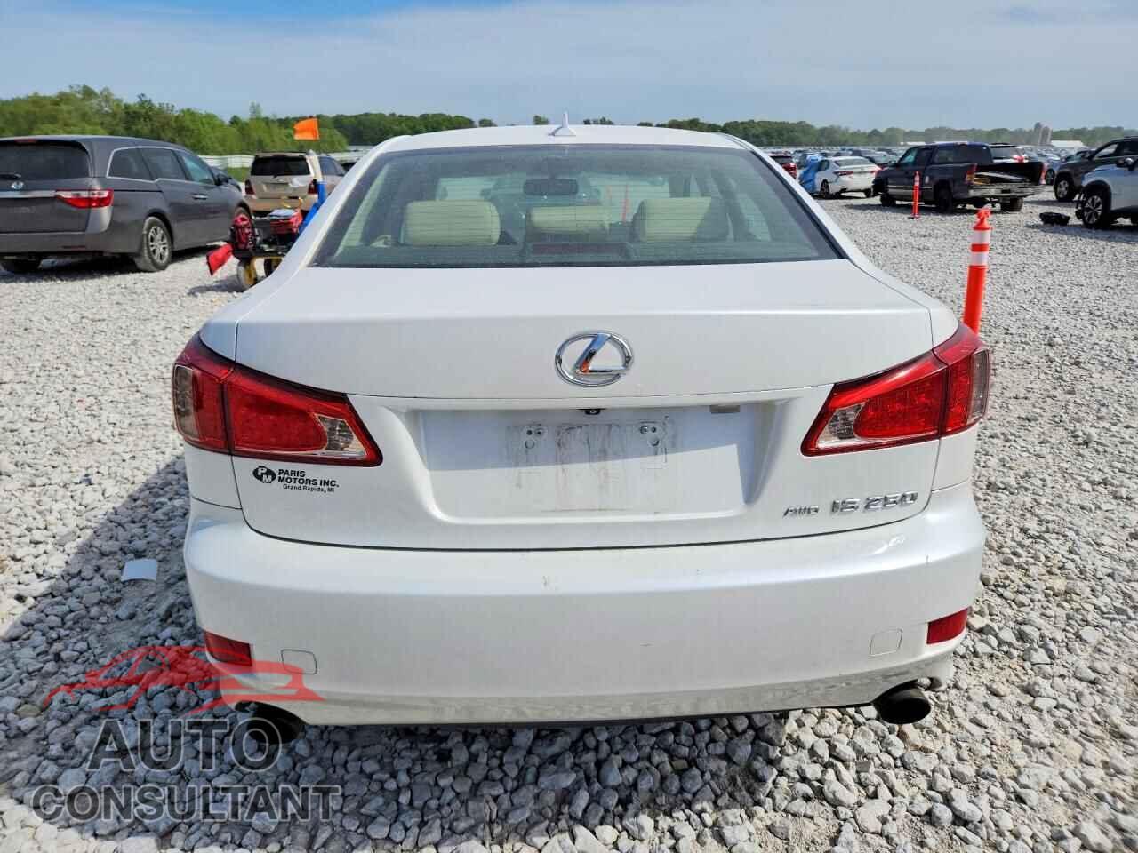 LEXUS IS 2011 - JTHCF5C23B2035126