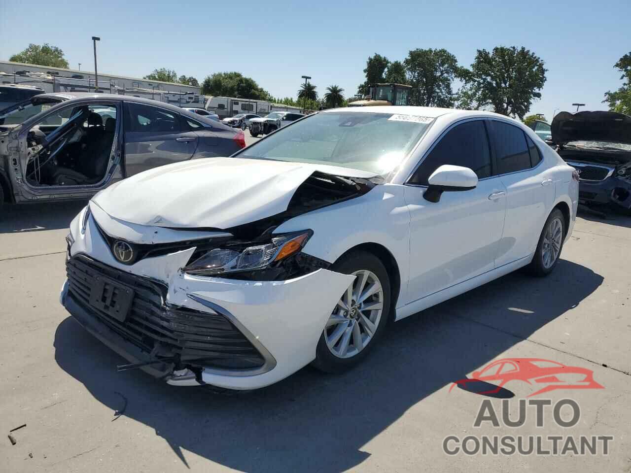 TOYOTA CAMRY 2022 - 4T1C11AK0NU072618