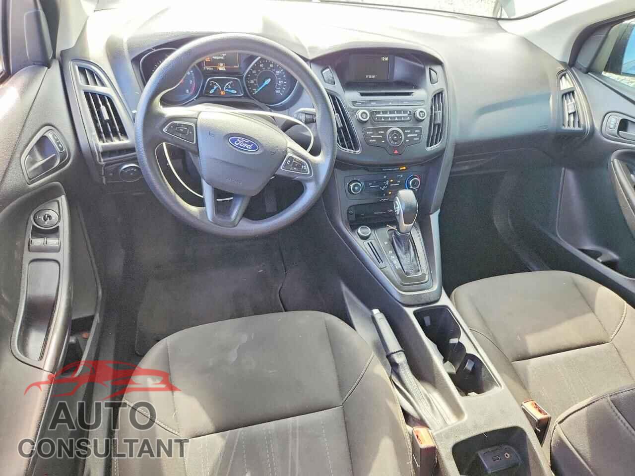 FORD FOCUS 2017 - 1FADP3E21HL322445