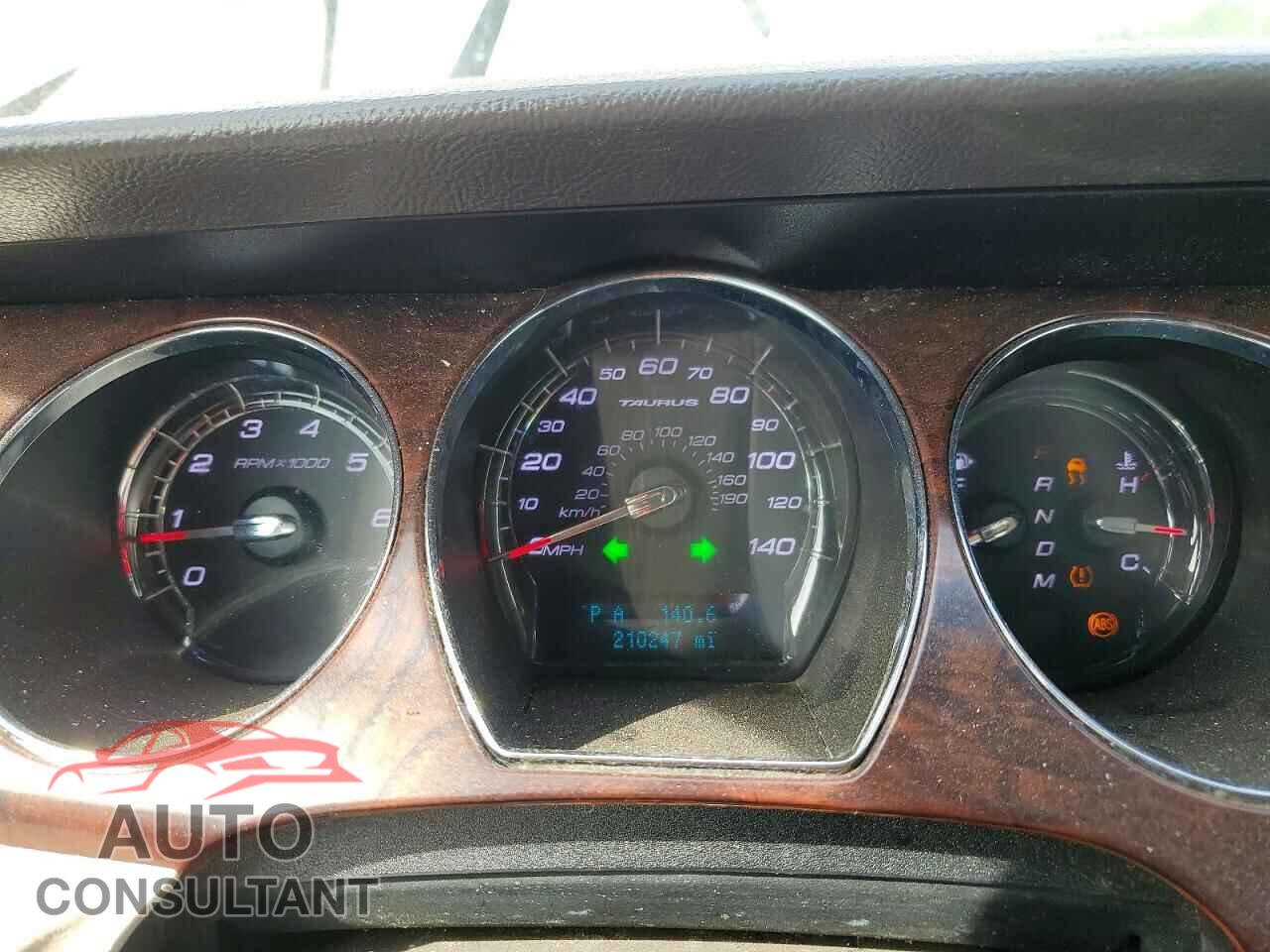 FORD TAURUS 2011 - 1FAHP2EW0BG173606