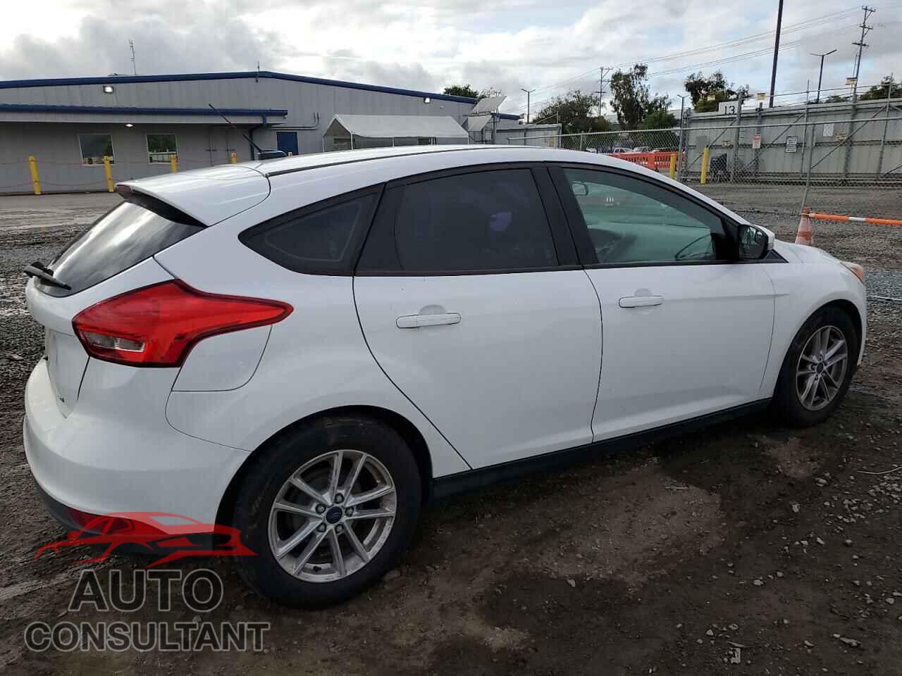 FORD FOCUS 2017 - 1FADP3K26HL233135