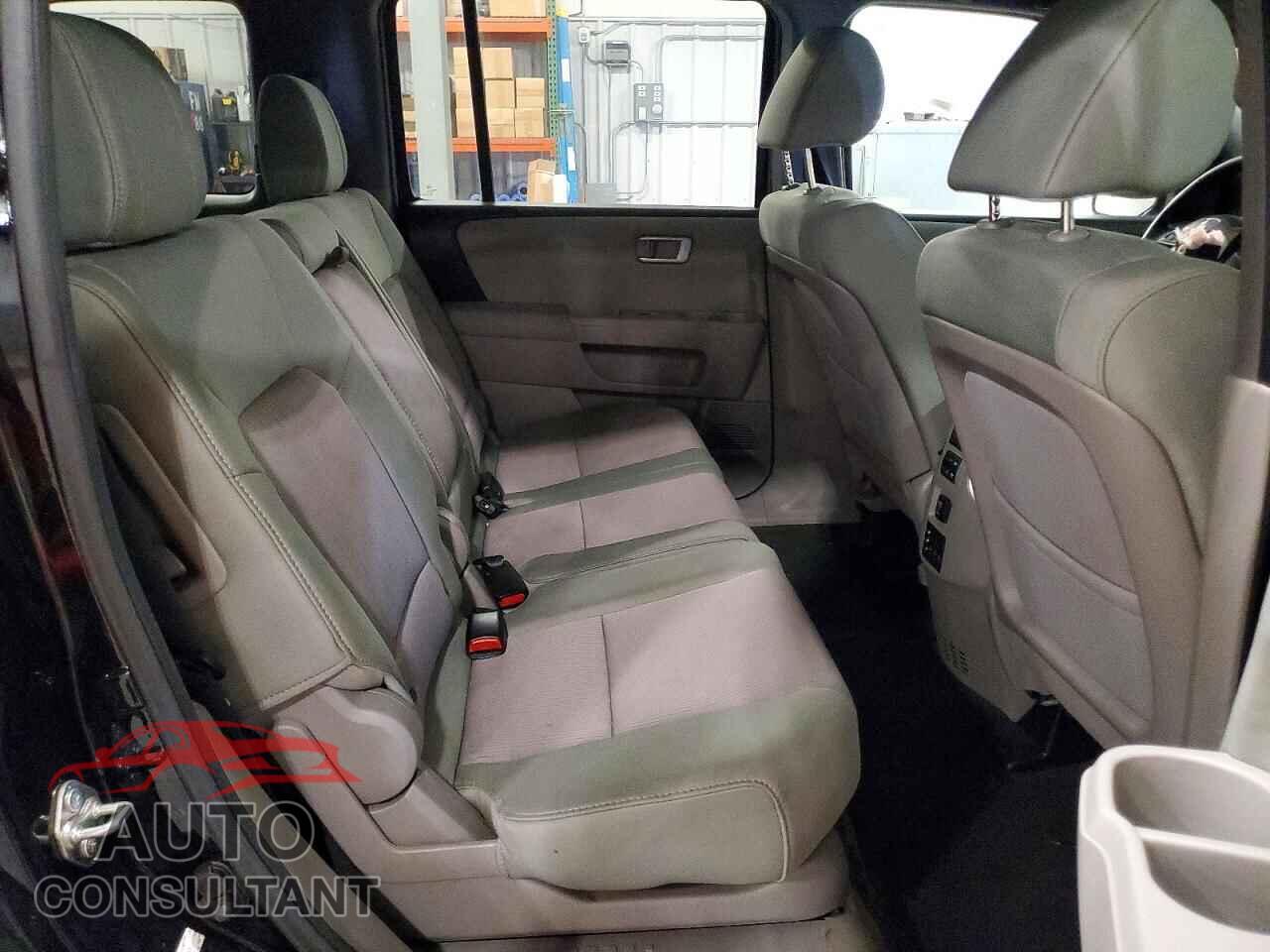 HONDA PILOT 2015 - 5FNYF4H32FB012913