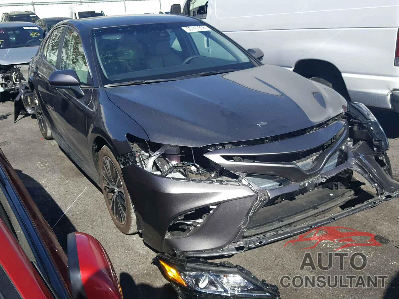 TOYOTA CAMRY 2018 - 4T1B11HK4JU082533