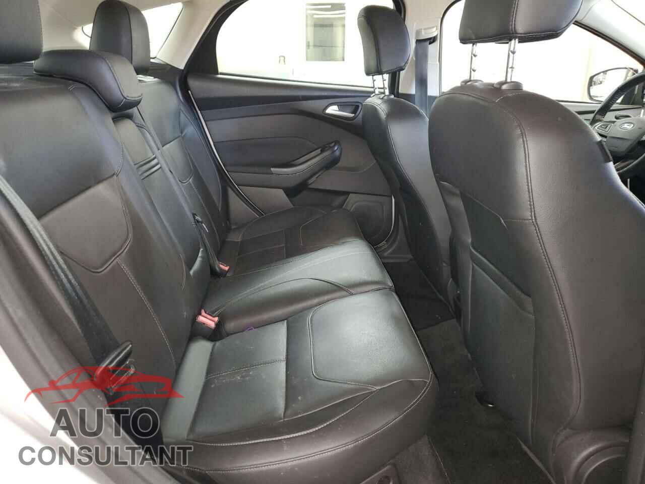 FORD FOCUS 2015 - 1FADP3K24FL302904