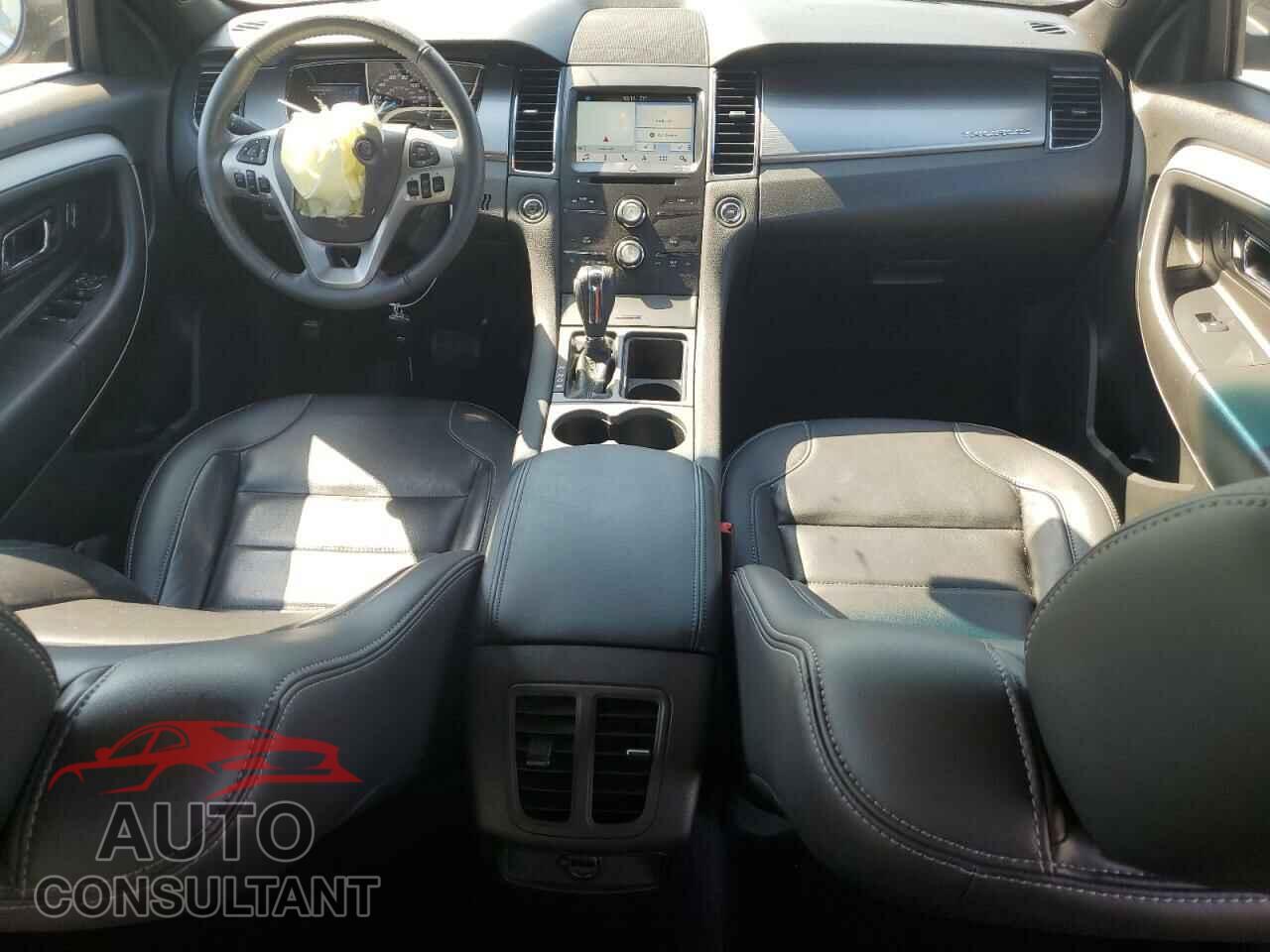FORD TAURUS 2018 - 1FAHP2E84JG127616