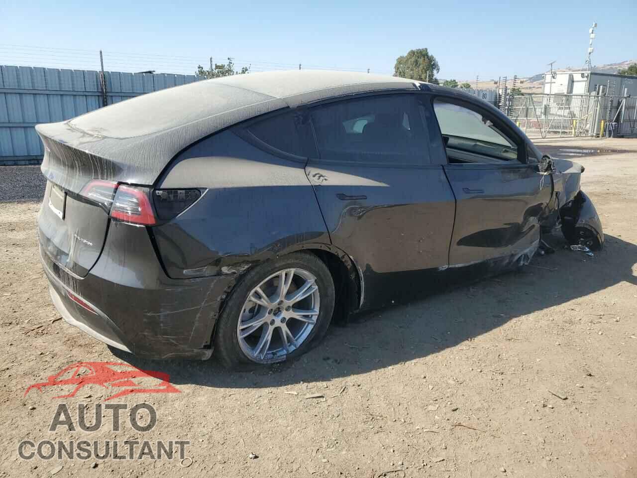 TESLA MODEL Y 2024 - 7SAYGAEE2RF006196