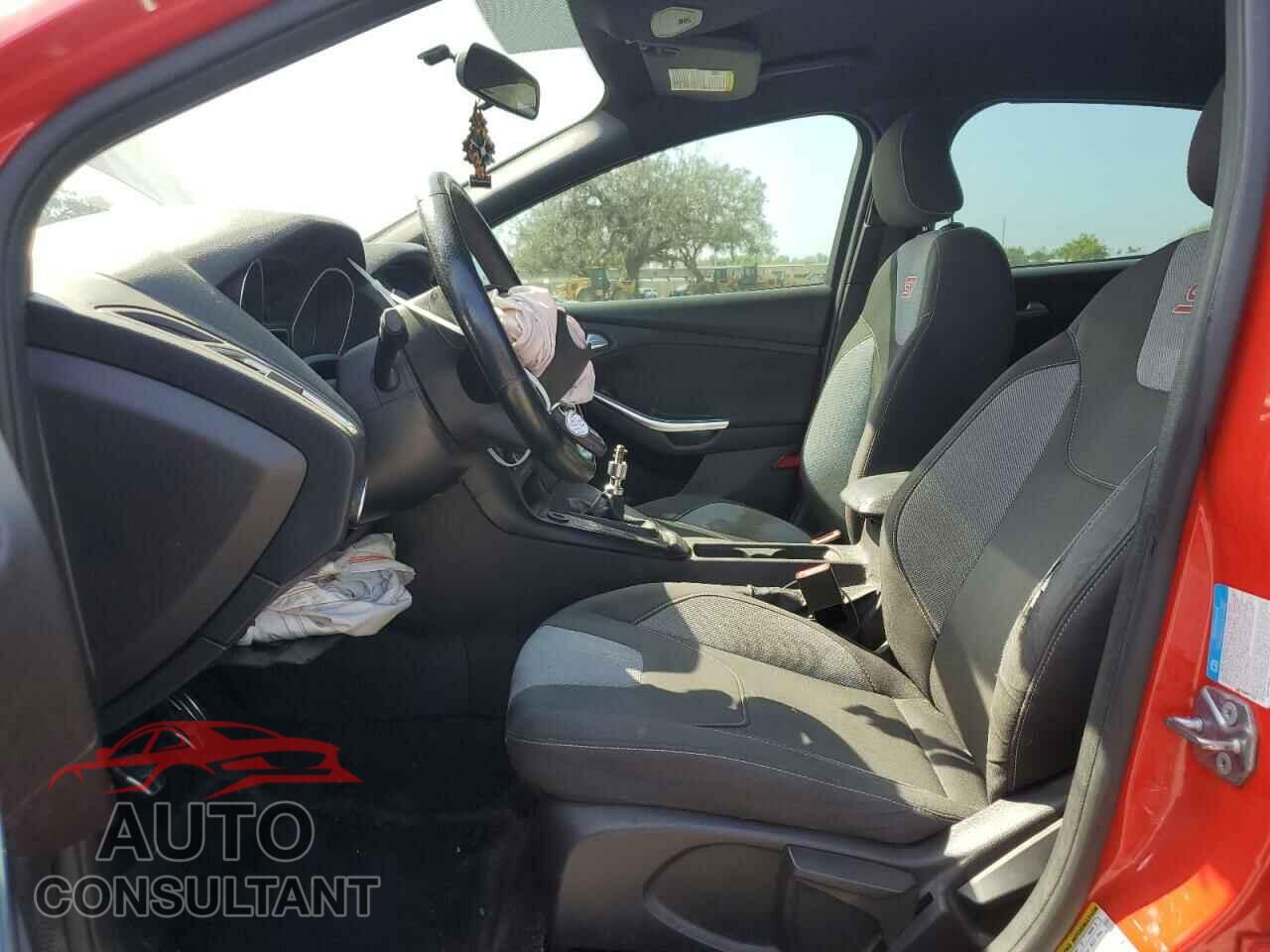 FORD FOCUS 2017 - 1FADP3L95HL333884