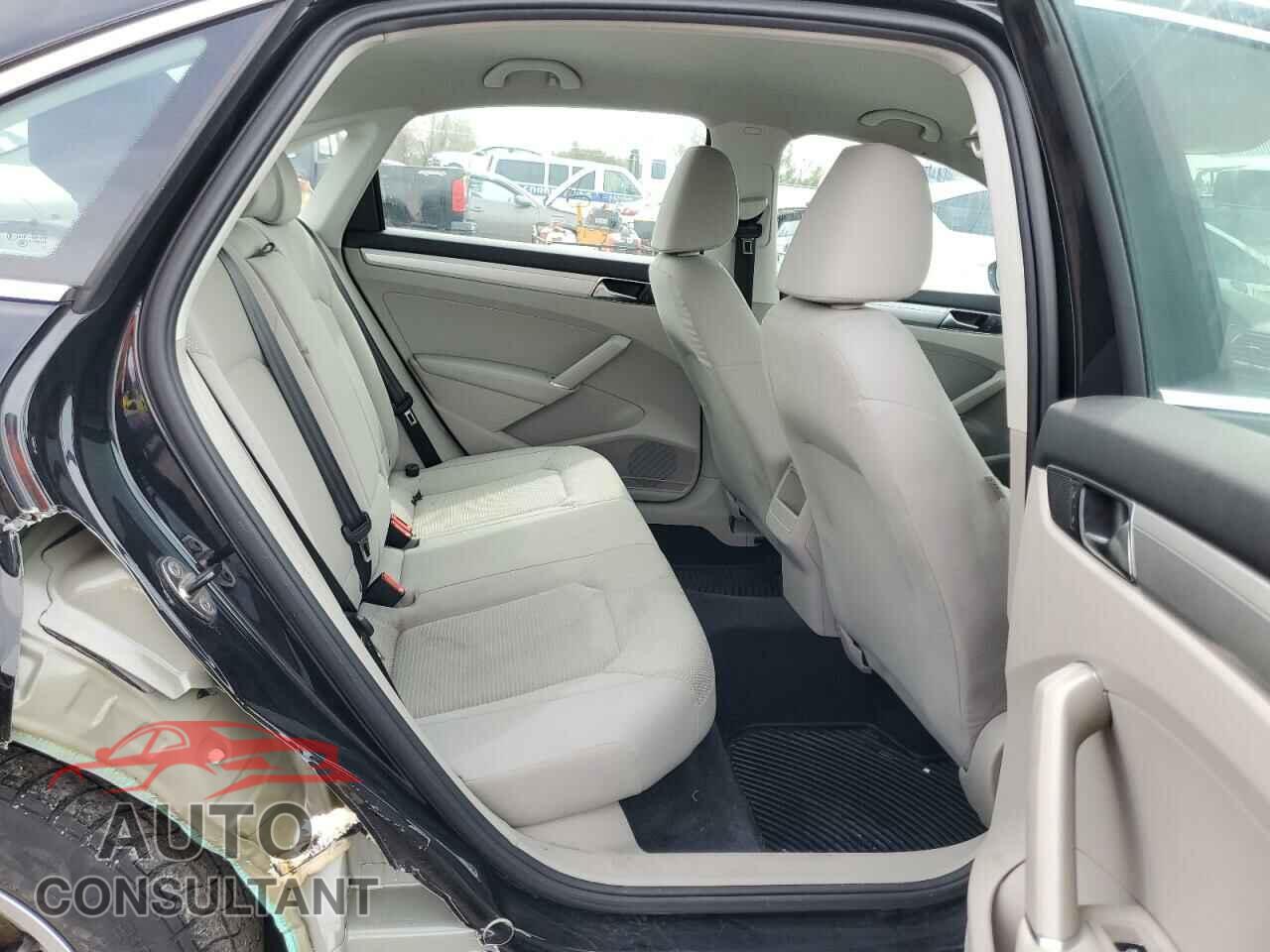 VOLKSWAGEN PASSAT 2017 - 1VWAT7A37HC024882