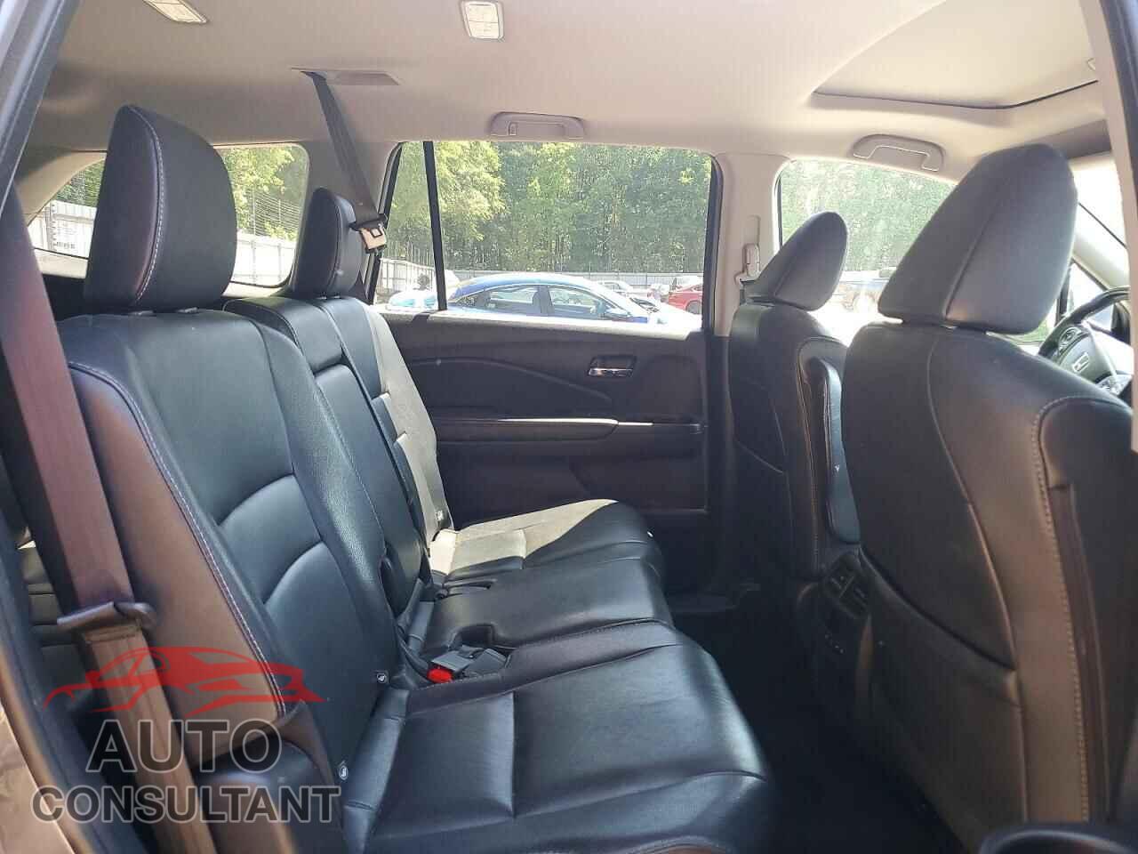 HONDA PILOT 2017 - 5FNYF5H52HB006734