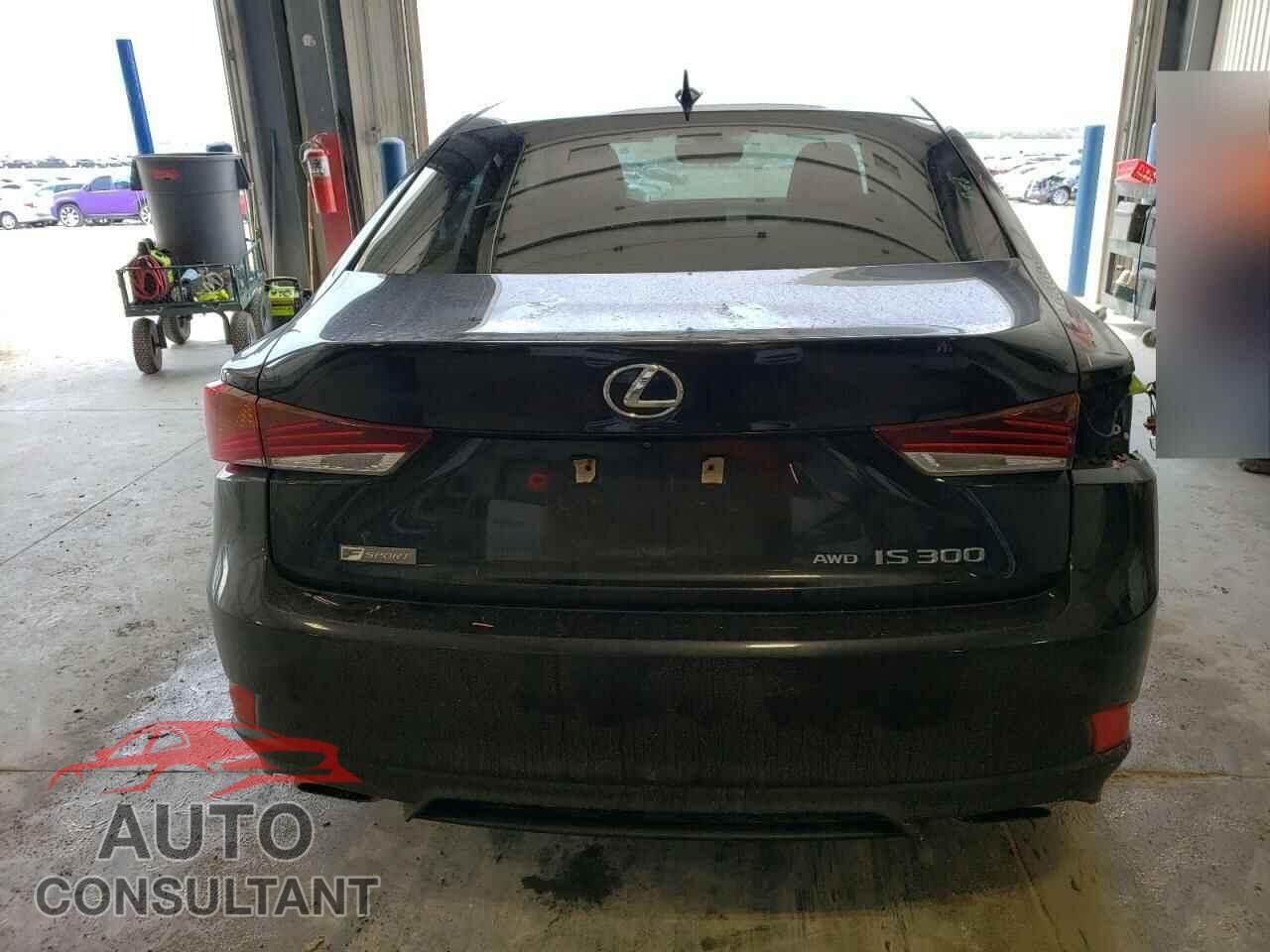 LEXUS IS 2018 - JTHC81D2XJ5030147