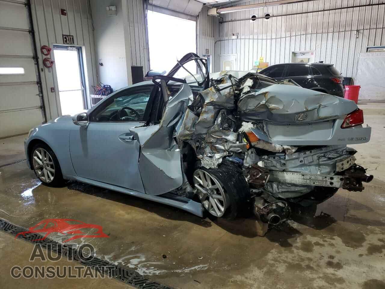 LEXUS IS 2011 - JTHCF5C25B5051200