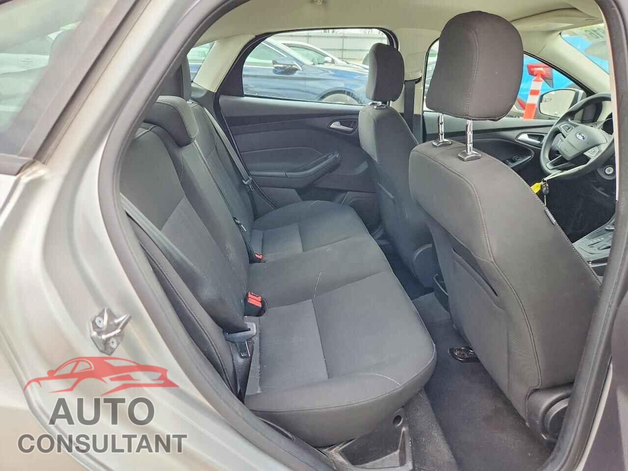 FORD FOCUS 2015 - 1FADP3F27FL209580