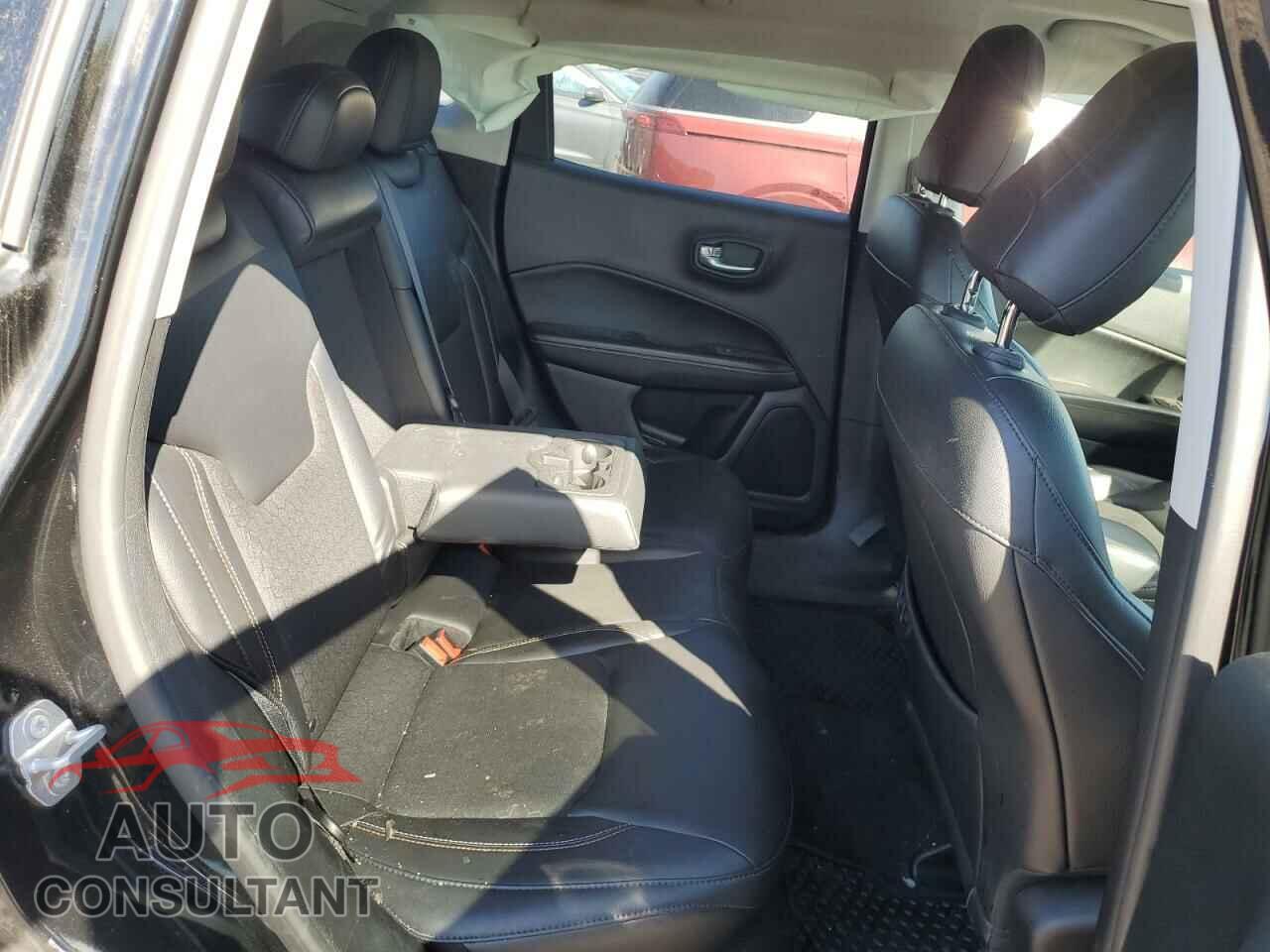 JEEP COMPASS 2018 - 3C4NJDBB9JT114799