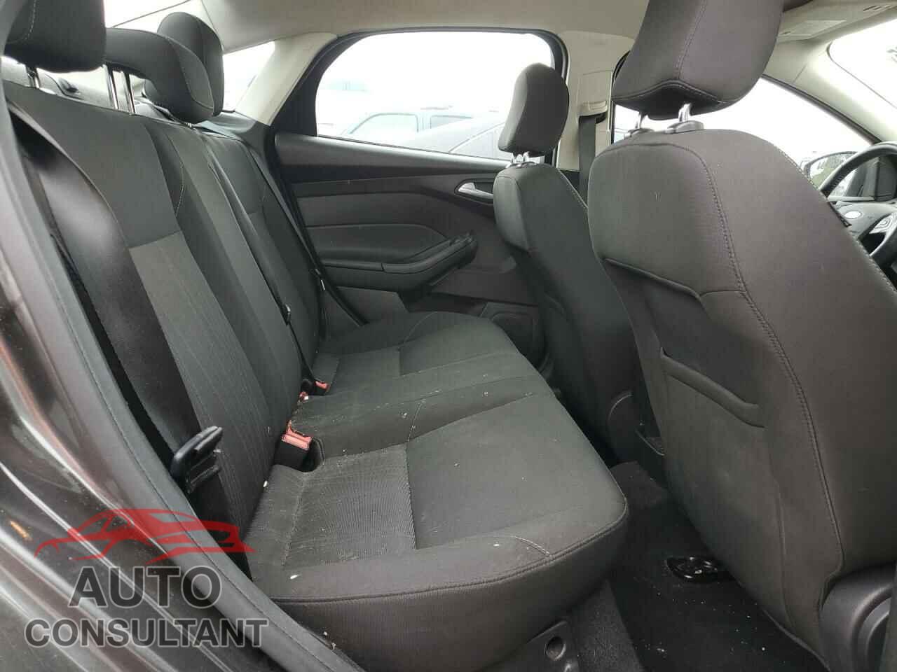 FORD FOCUS 2015 - 1FADP3F24FL375331