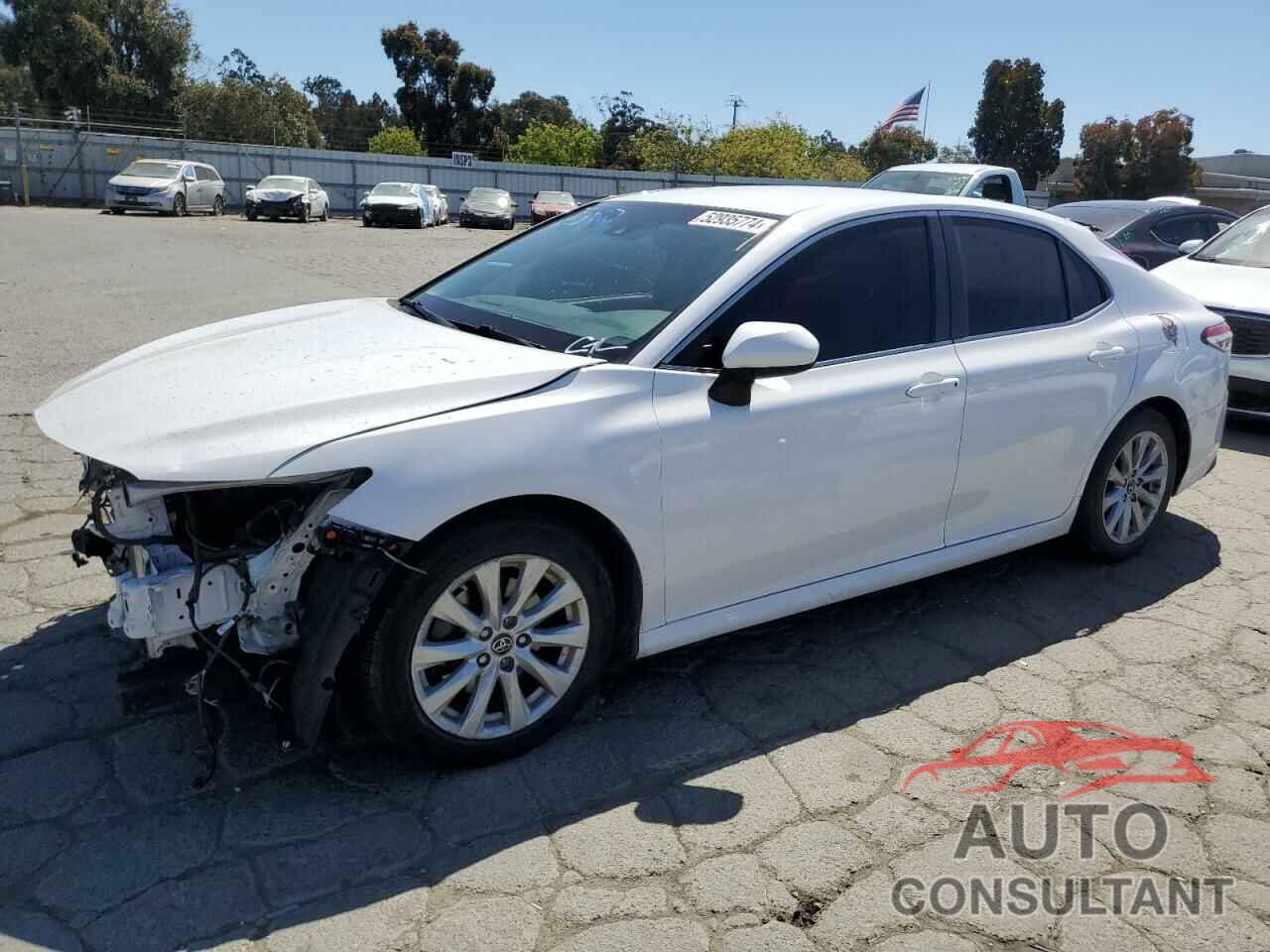 TOYOTA CAMRY 2018 - 4T1B11HK2JU079601