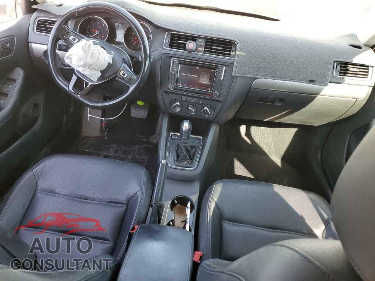 VOLKSWAGEN JETTA 2017 - 3VWDB7AJ2HM357830