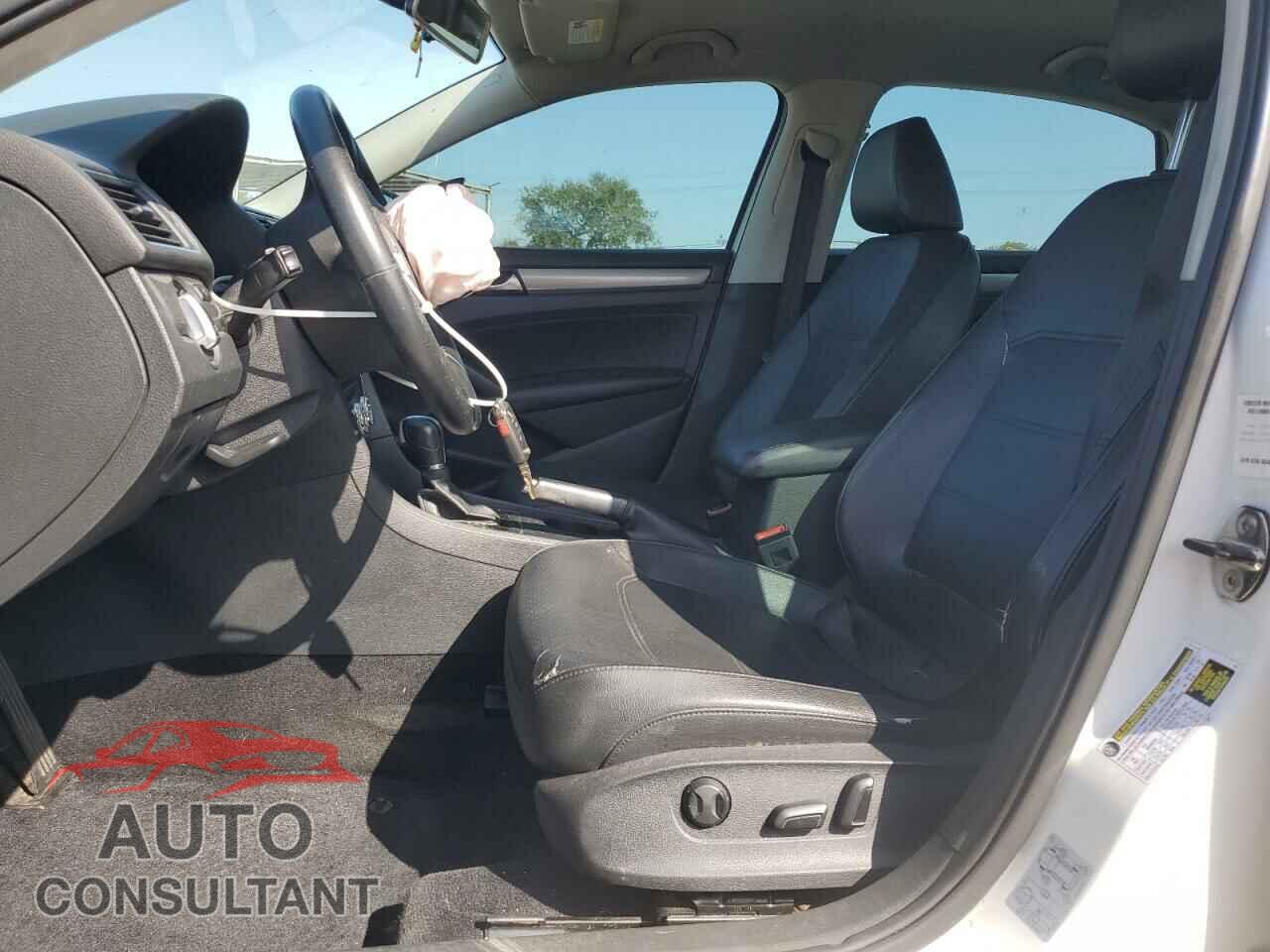 VOLKSWAGEN PASSAT 2014 - 1VWAT7A32EC043268