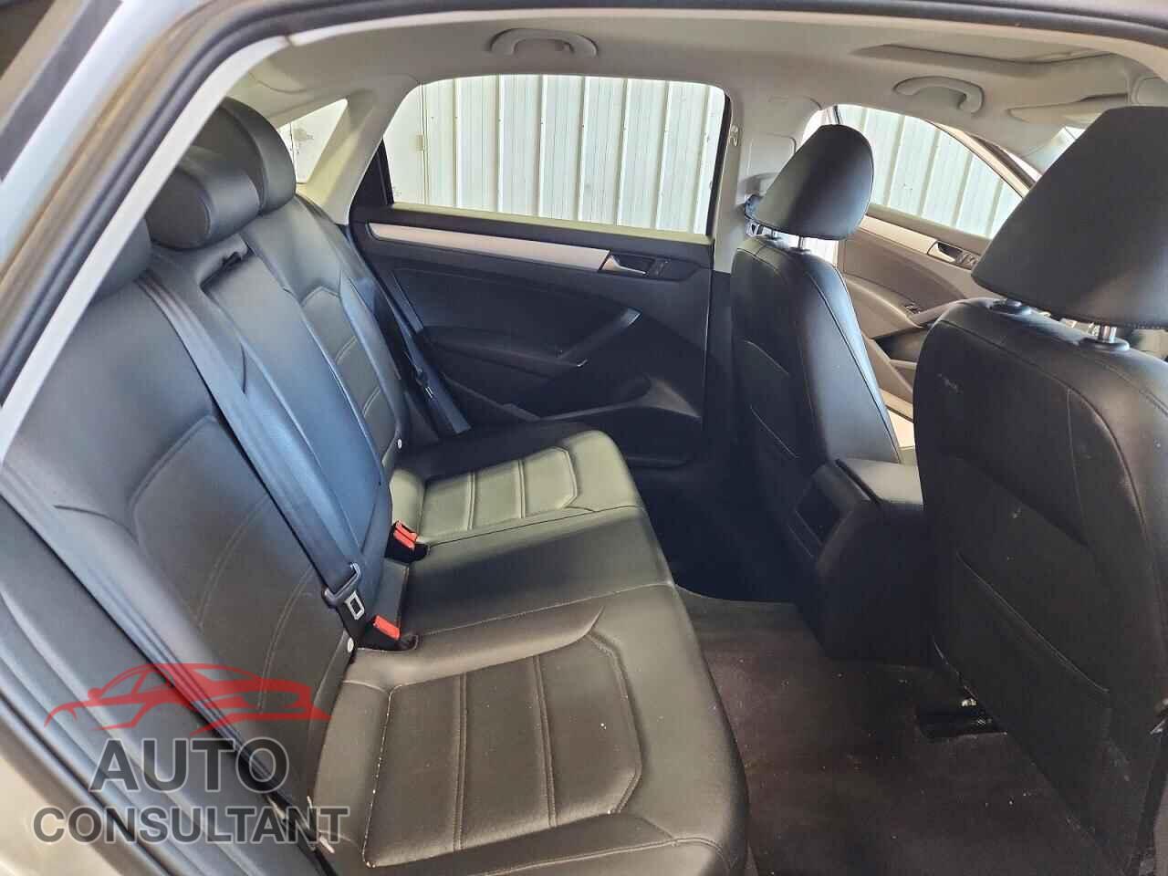 VOLKSWAGEN PASSAT 2012 - 1VWBH7A39CC028527