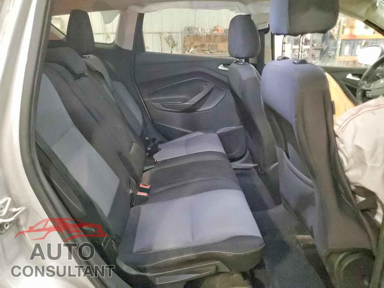 FORD ESCAPE 2017 - 1FMCU0GD7HUC37952
