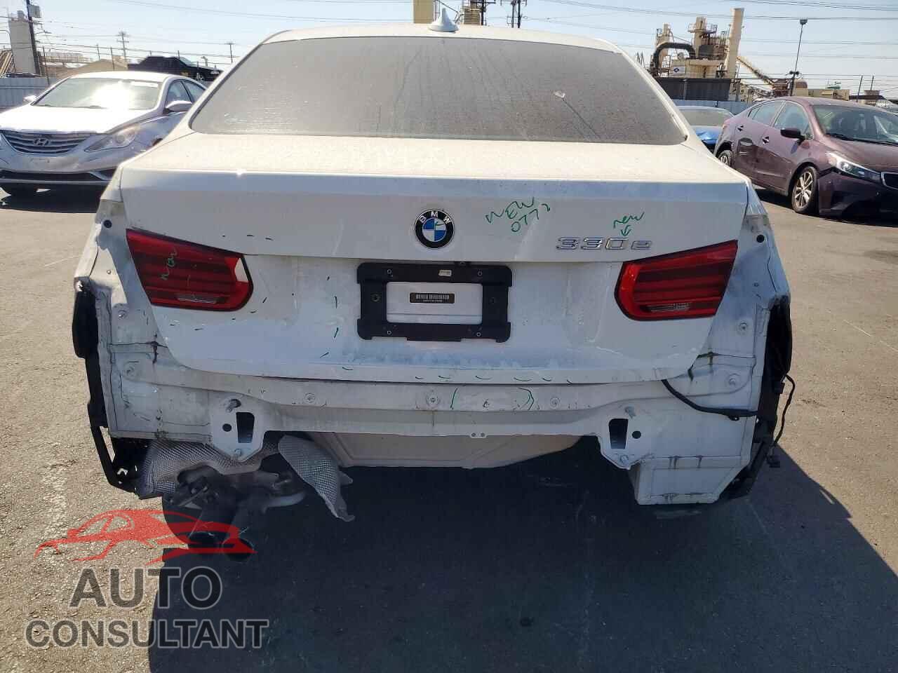 BMW 3 SERIES 2018 - WBA8E1C5XJA758986