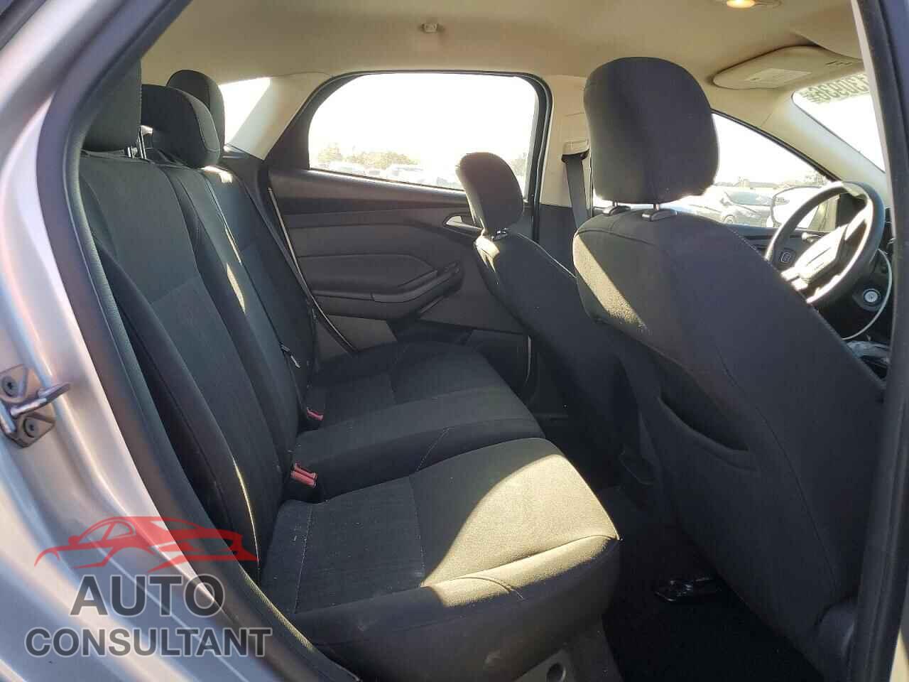 FORD FOCUS 2015 - 1FADP3K27FL298749