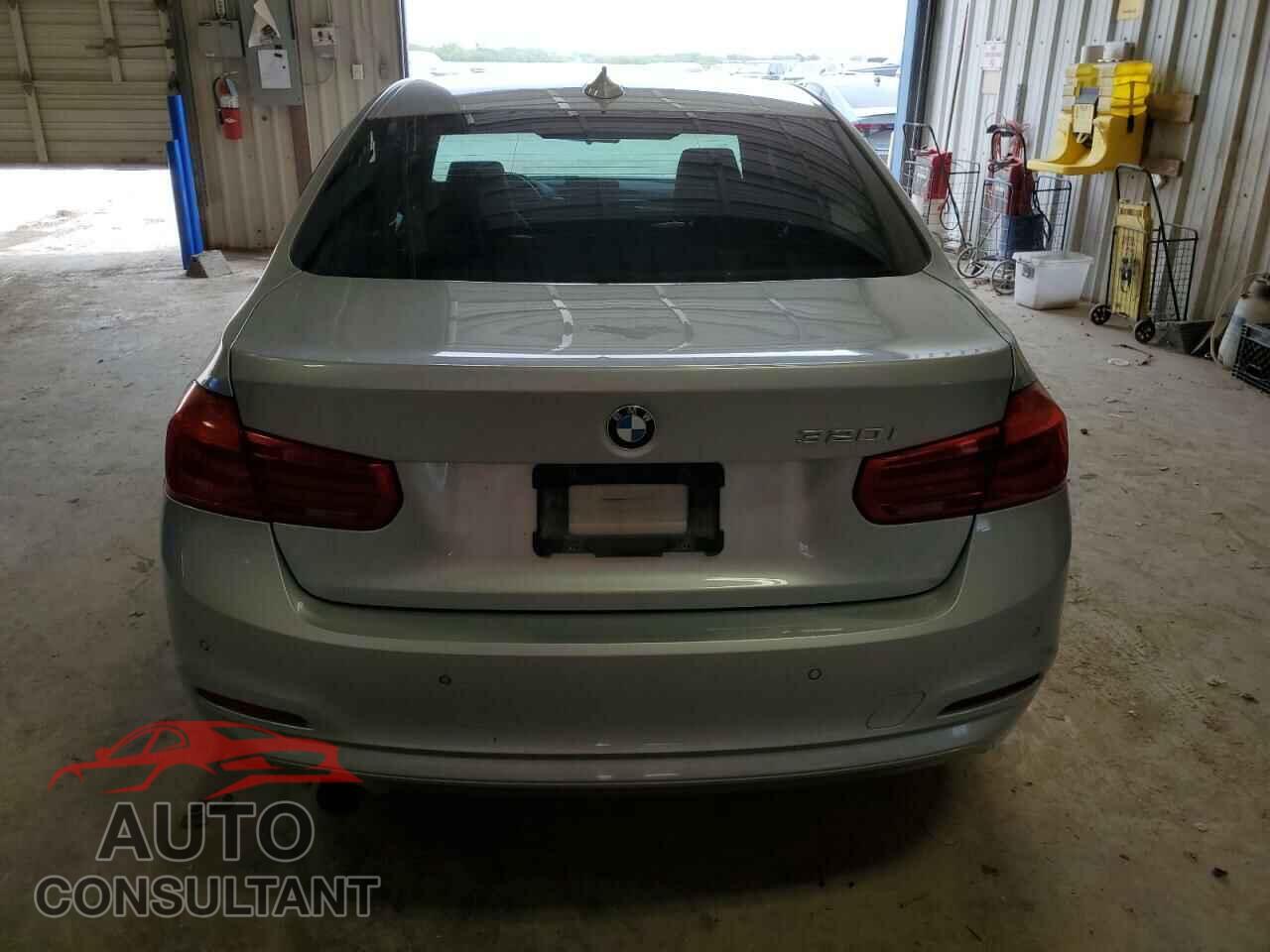 BMW 3 SERIES 2016 - WBA8E1G50GNU12361
