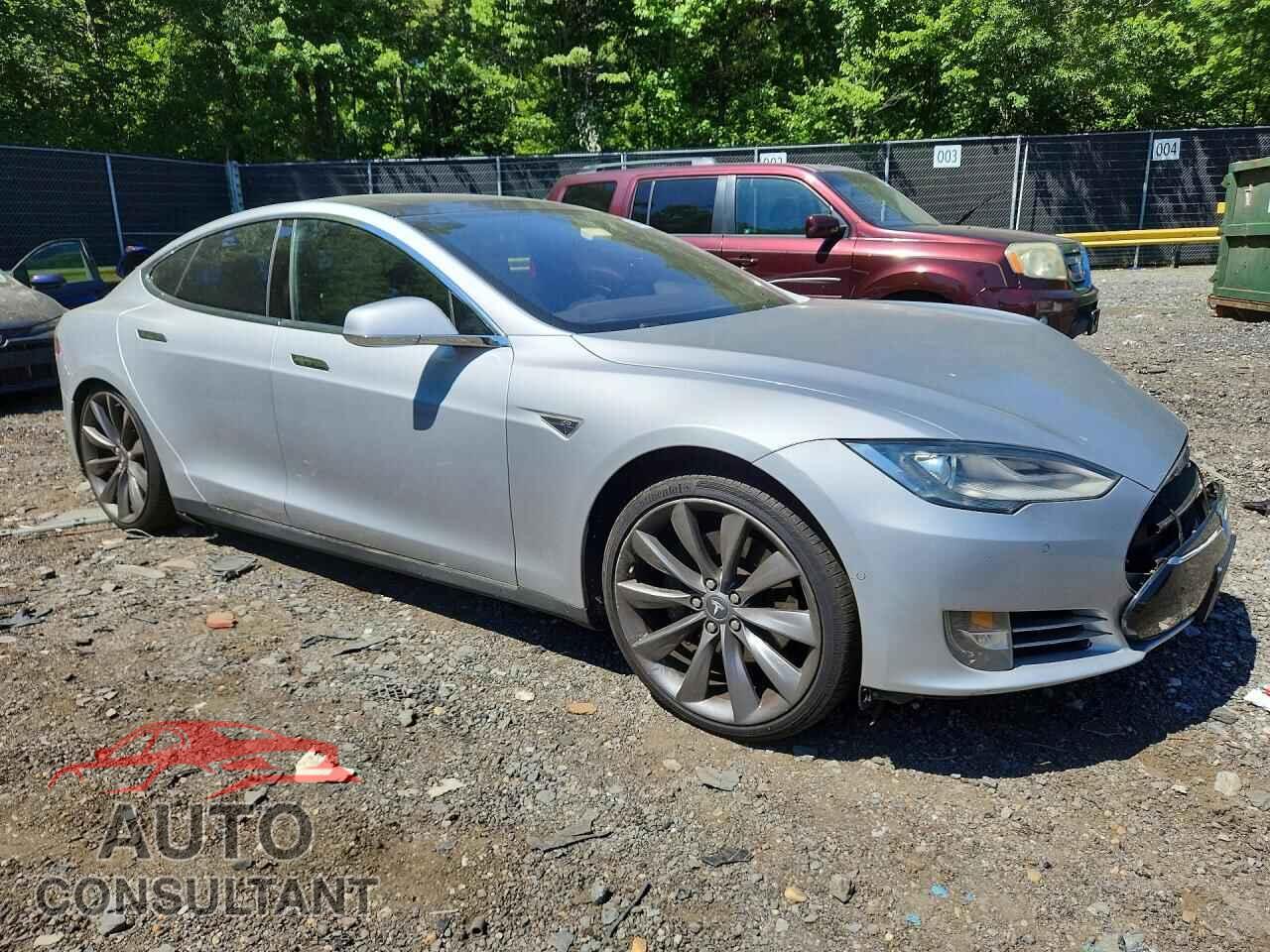 TESLA MODEL S 2015 - 5YJSA1E24FF113451