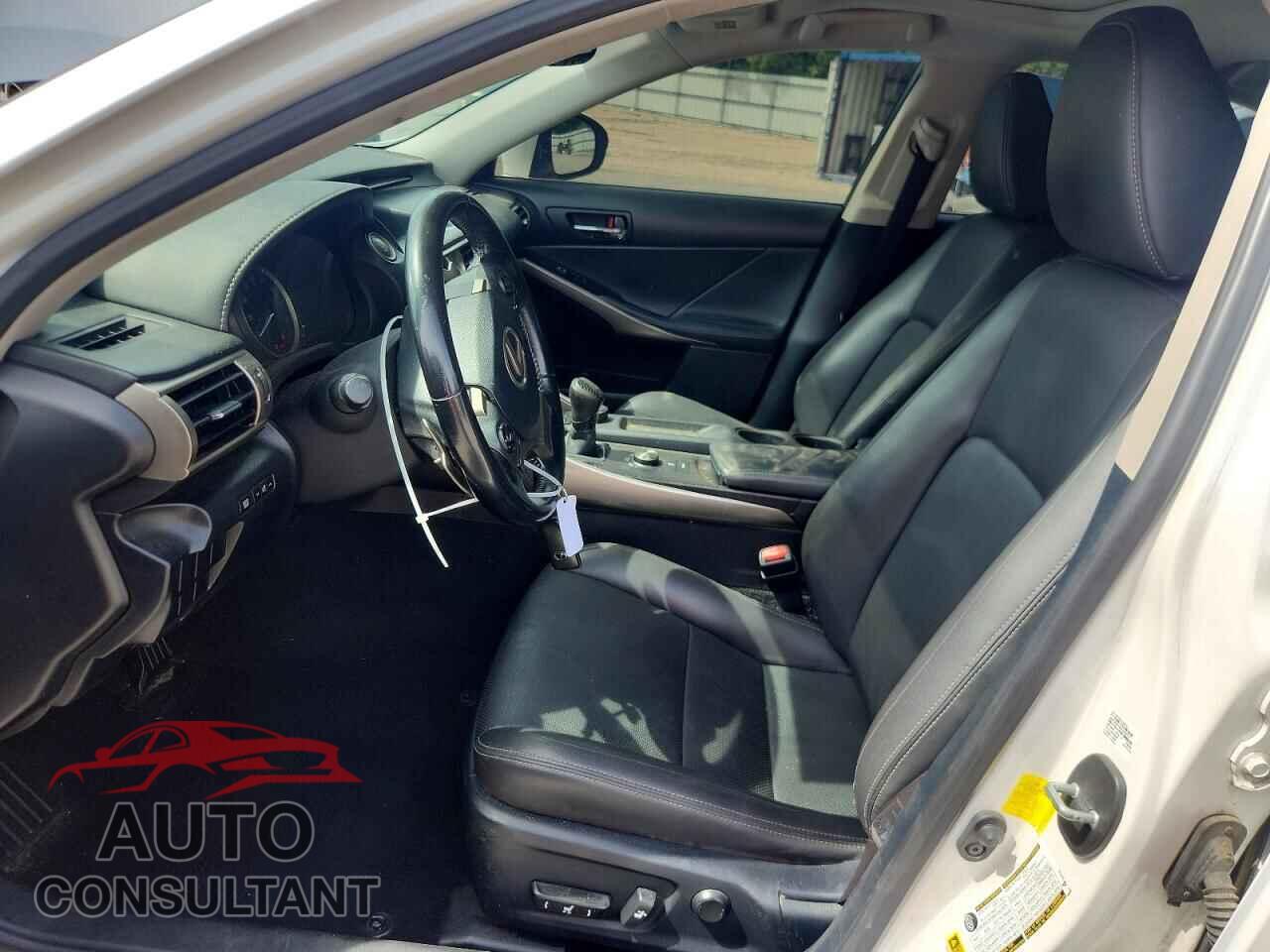 LEXUS IS 2016 - JTHBA1D2XG5018590
