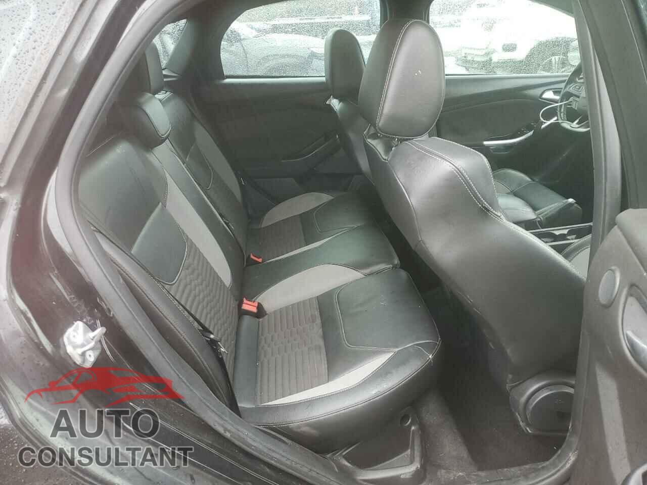 FORD FOCUS 2015 - 1FADP3L97FL334144
