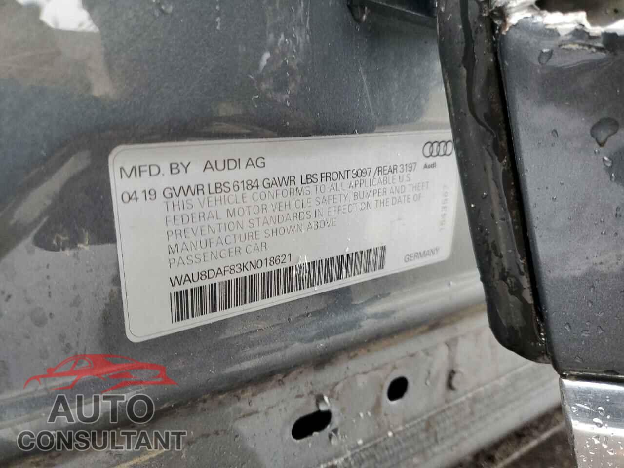 AUDI A8 2019 - WAU8DAF83KN018621