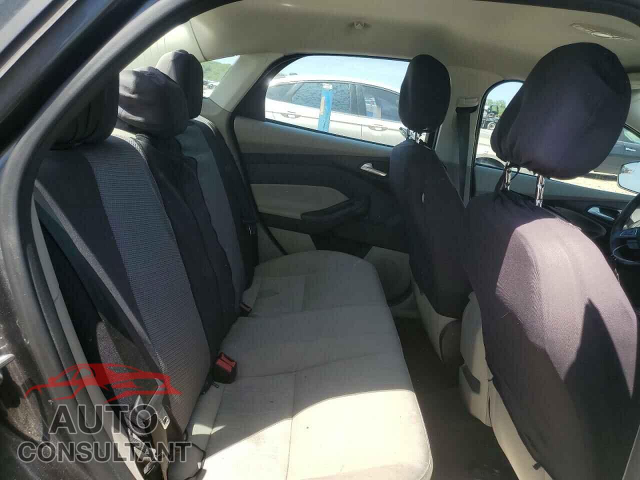 FORD FOCUS 2015 - 1FADP3F23FL339646
