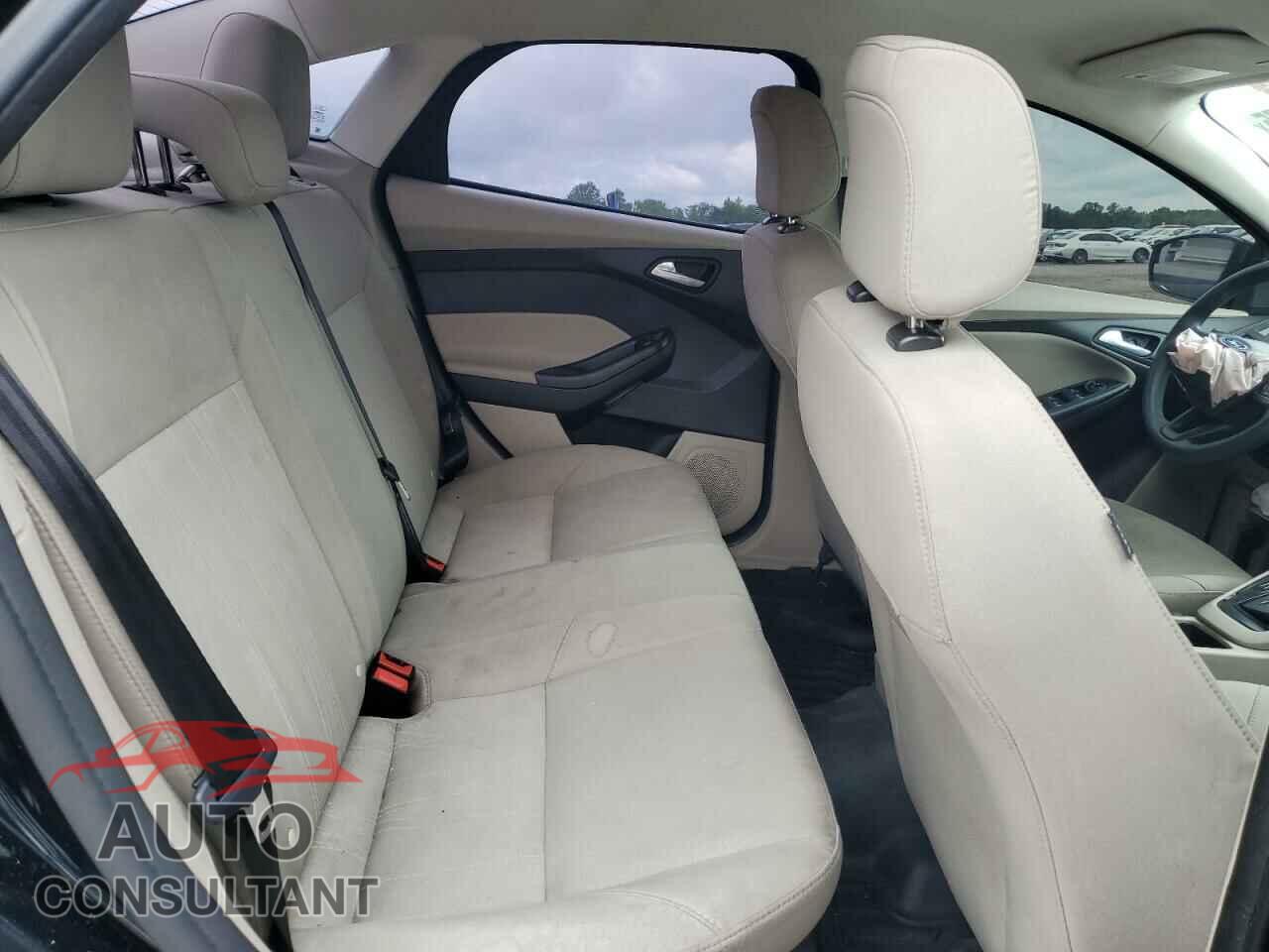 FORD FOCUS 2018 - 1FADP3F29JL262371