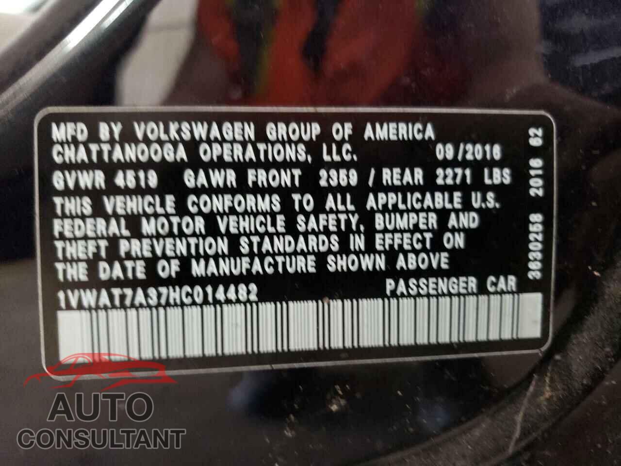 VOLKSWAGEN PASSAT 2017 - 1VWAT7A37HC014482